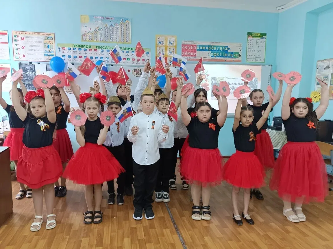 Ко Дню Победы классный руководитель Загородняя Елена Викторовна провела для учеников 3б...