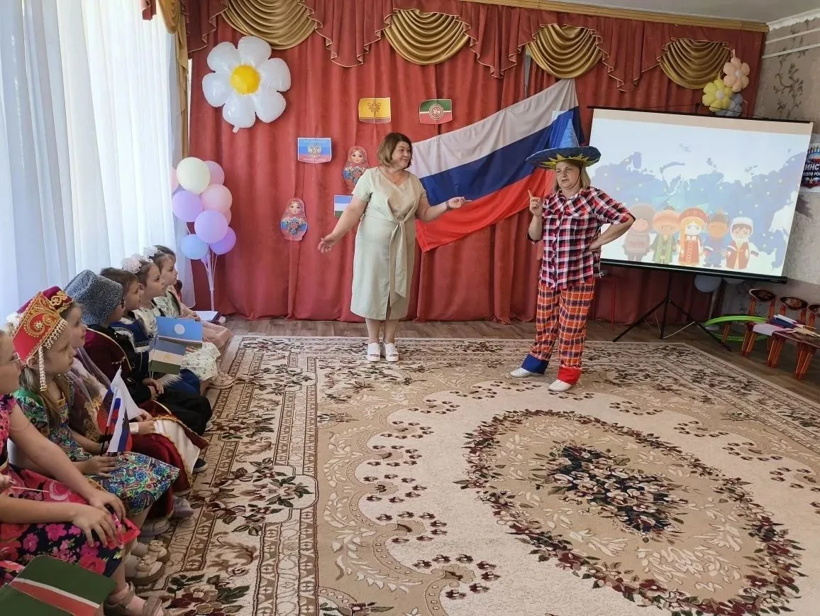 Сегодня, накануне государственного праздника Дня России, в нашем детском саду " Теремок" состоялся п