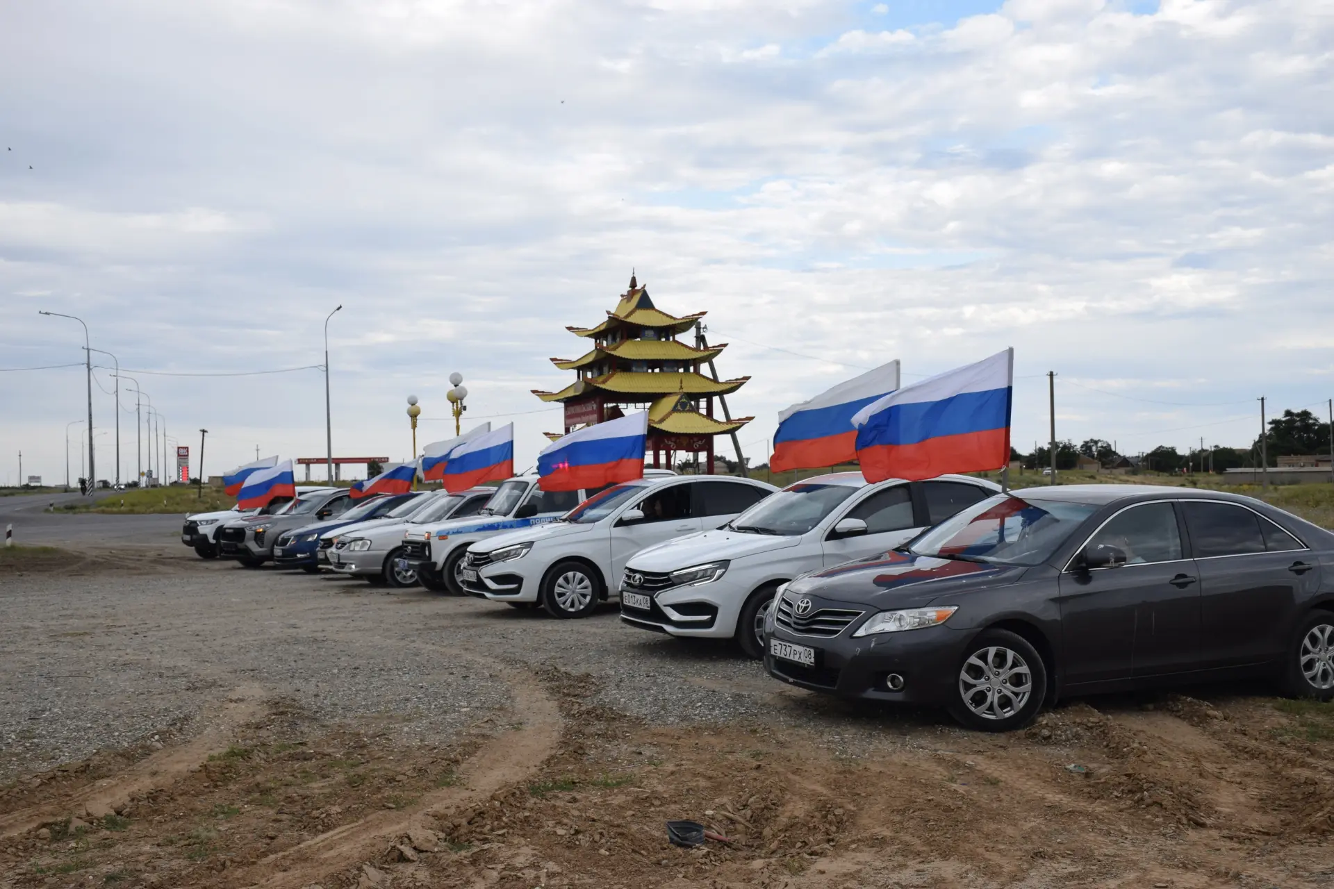 В преддверии Дня России в поселке Комсомольский прошёл автопробег и праздничный концерт.

11 июня со