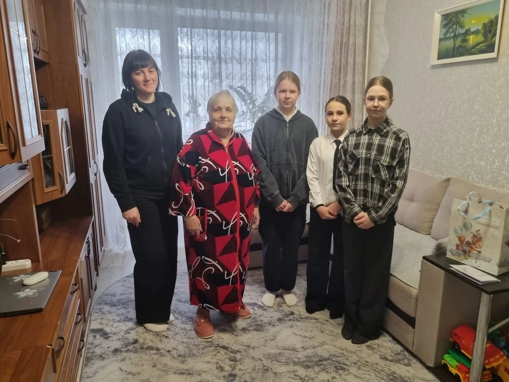 6 марта  5 «Б» класс, трепетно готовясь к 8 Марта, решил сделать особенный подарок. Их ...