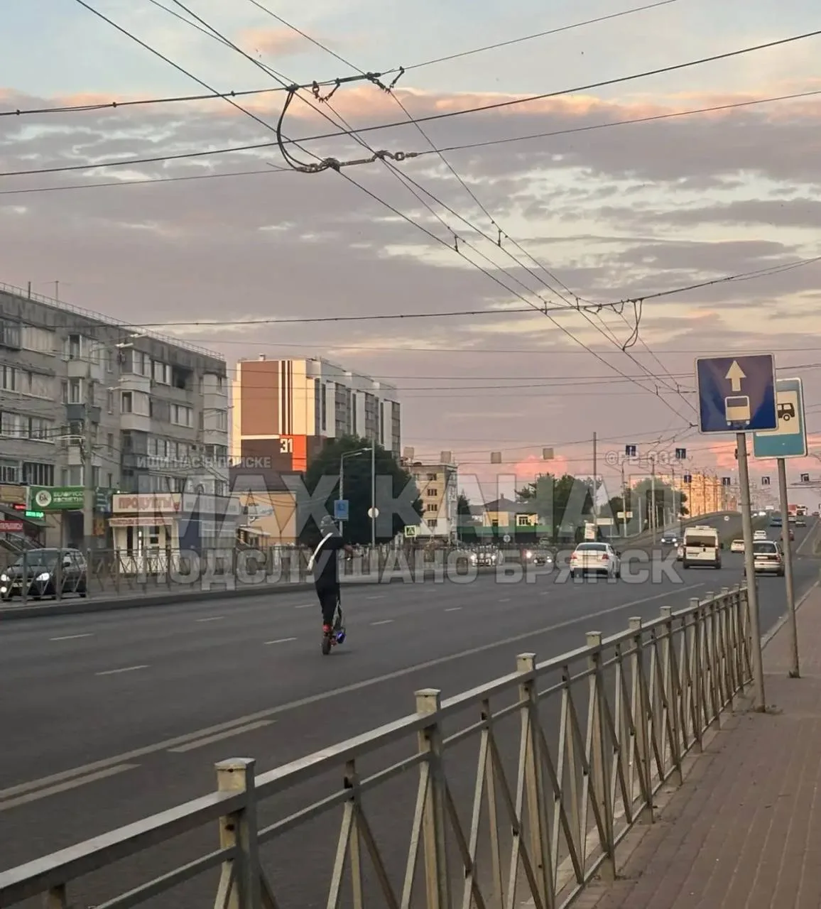 Пишут: На втором Брянске,катается какая то малолетка катается по проезжей дороге,на пешеходе чуть не