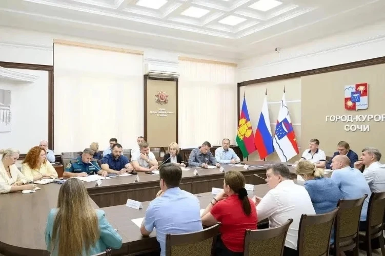 Неспокойная ночь в Сочи: пожар на нефтебазе