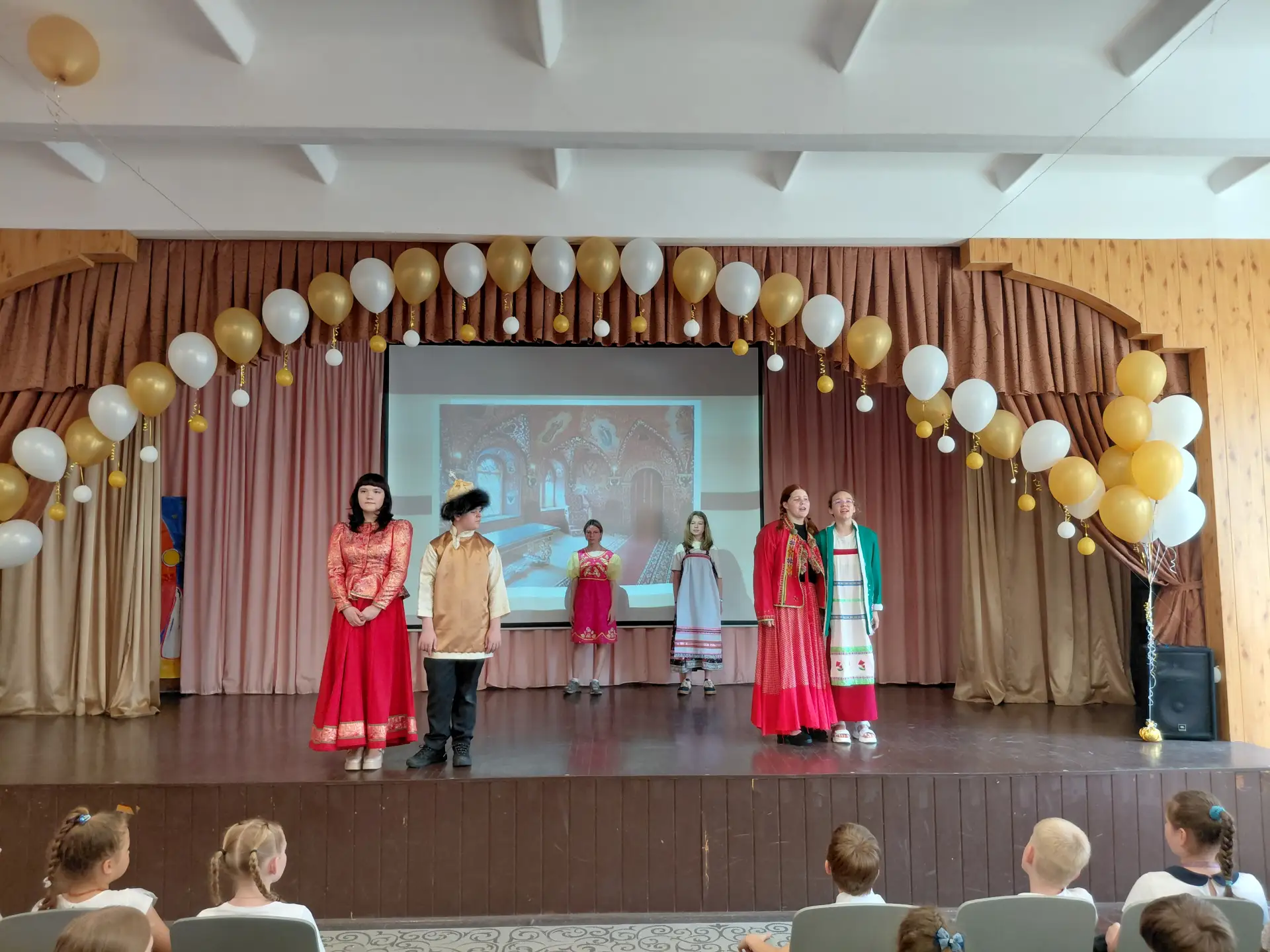 🎭 Праздник сказки перед каникулами! 22 мая для учеников начальных классов наш школьный театр «Возрож