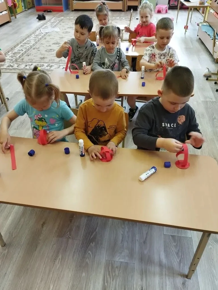 ✨ Аппликация «Божья коровка» из бумажных полосок 🐞