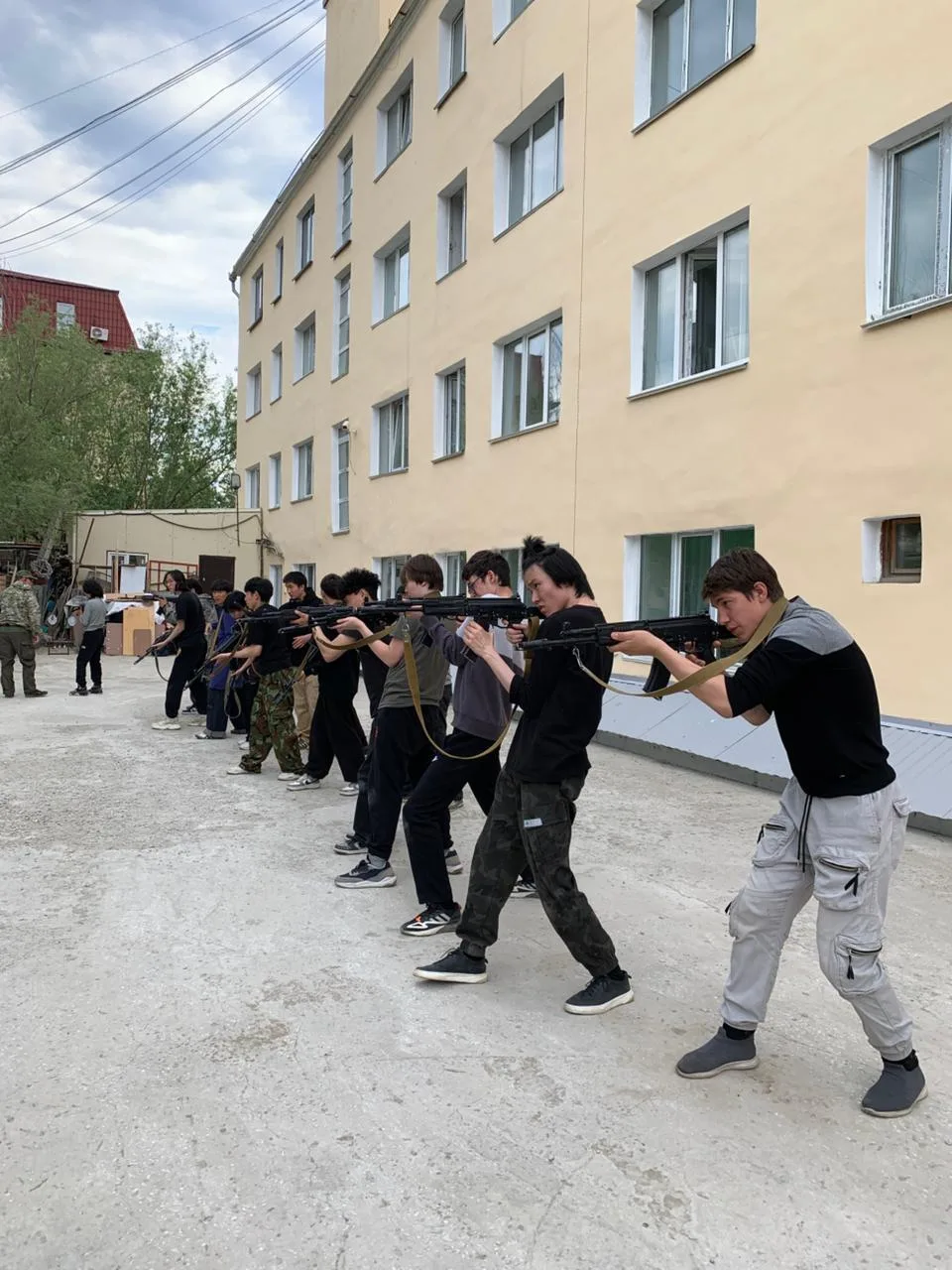🪖В нашем колледже официально начались ежегодные пятидневные учебно-полевые сборы для студентов, орг
