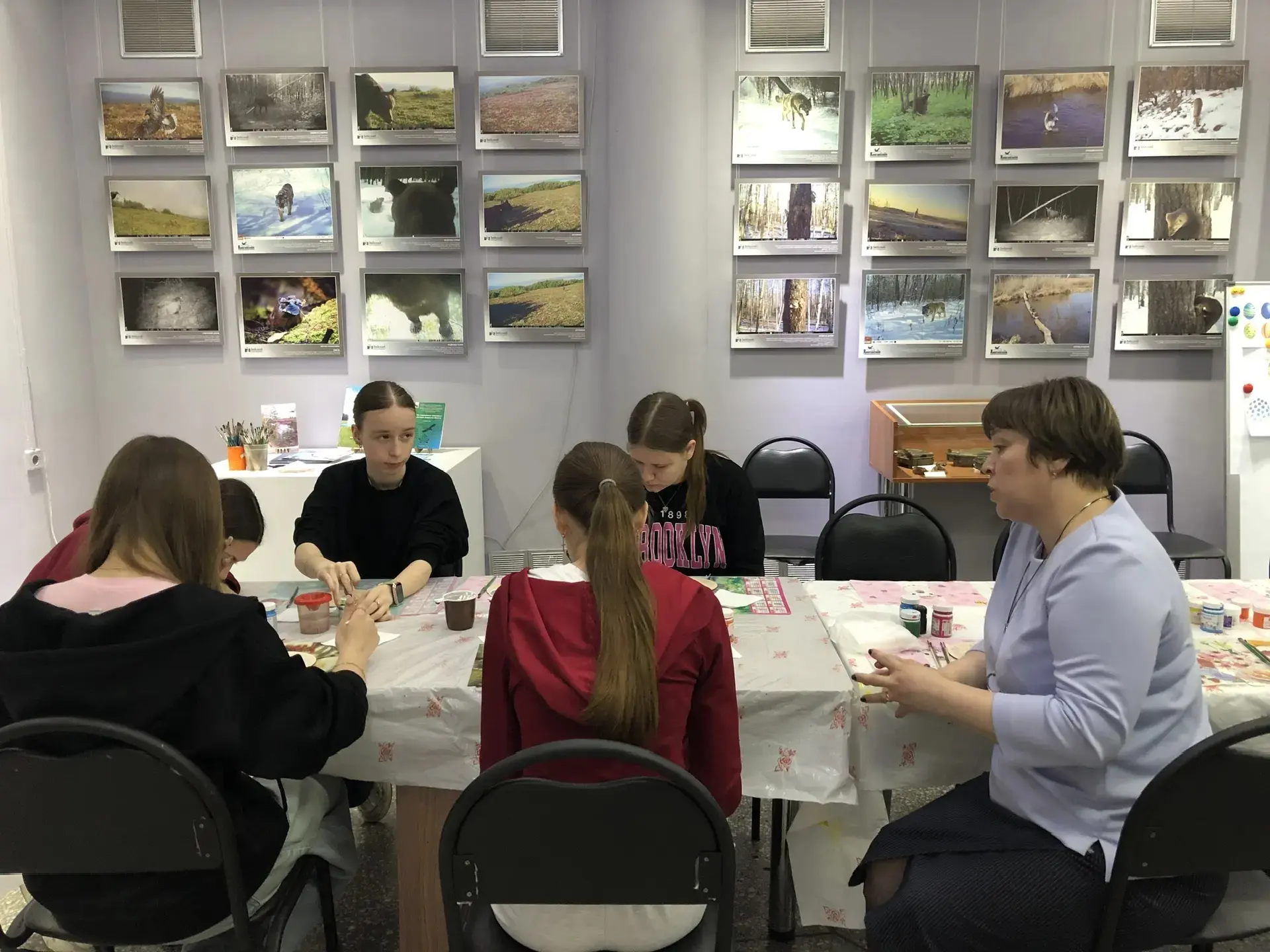 🎨 Студенты АмИЖТ, проживающие в общежитии вместе с воспитателем Мазаровой Н.Ю. с восторгом посетили 