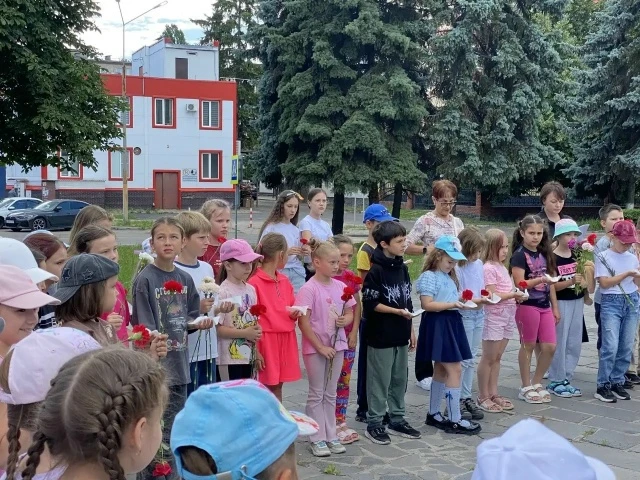 1, 2 и 3 отряды лагеря «Подсолнух» вместе с педагогом-организатором,  Е.С. Глушковой присоединились 