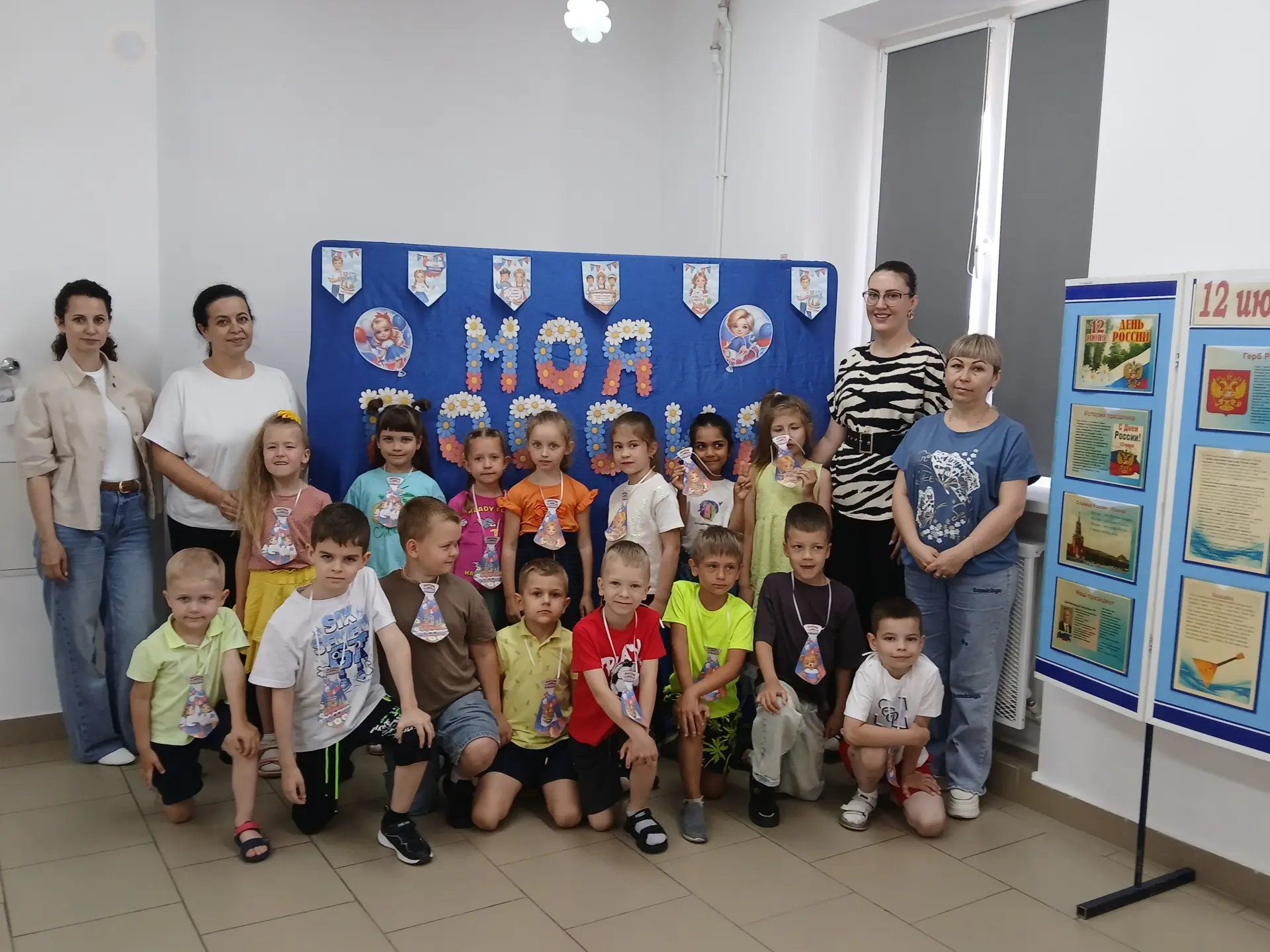 В честь Дня России педагоги летней площадки «Тропинка» провели для ребят яркое и содерж...