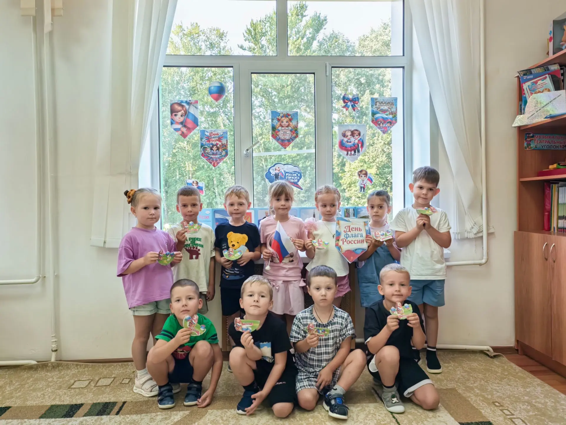 Сегодня в старшей группе отметили важный праздник — День Государственного флага Росси �...