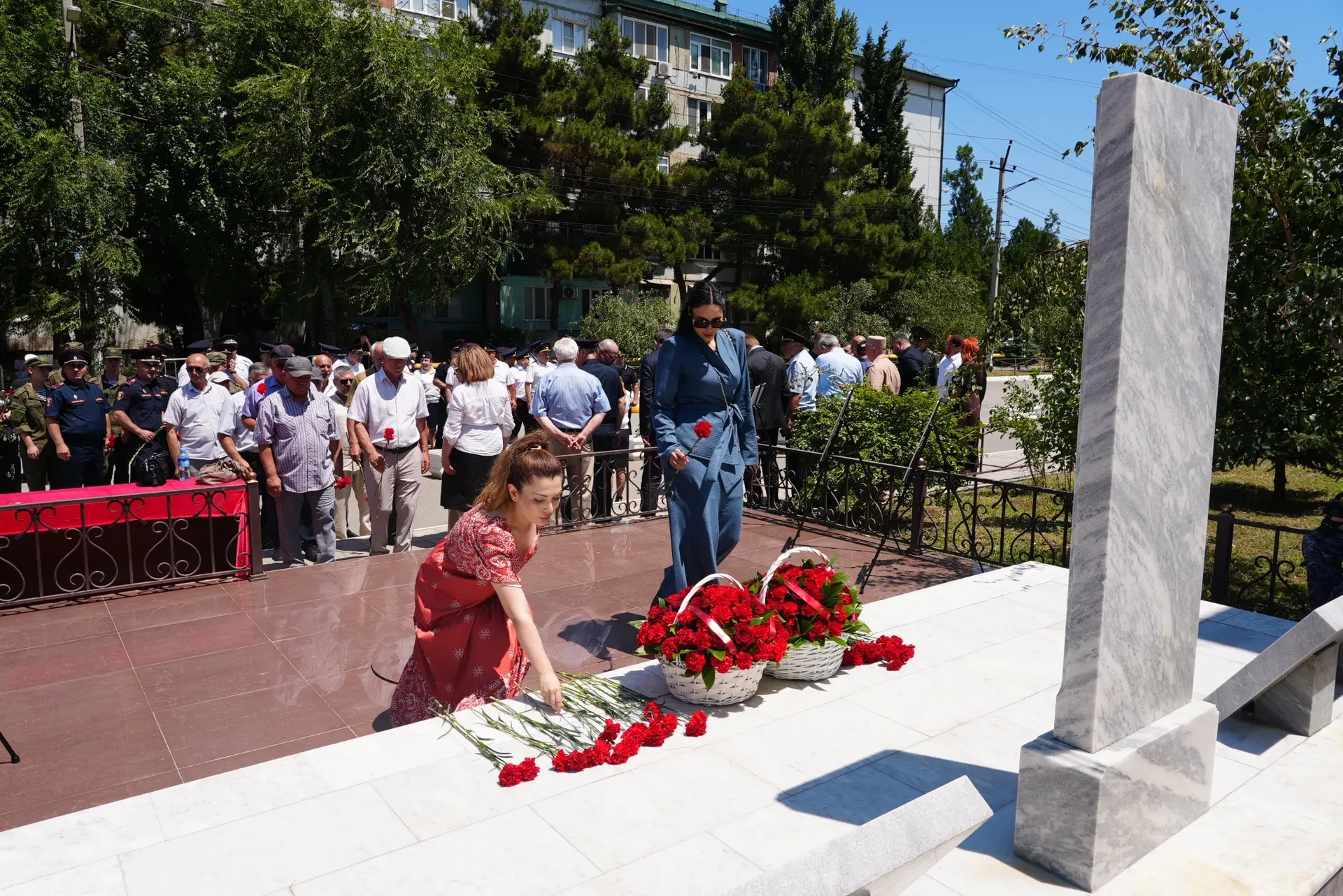 Сегодня, 10 июля, сотрудники Детской школы эстрадной песни приняли участие в памятном митинге, посвя