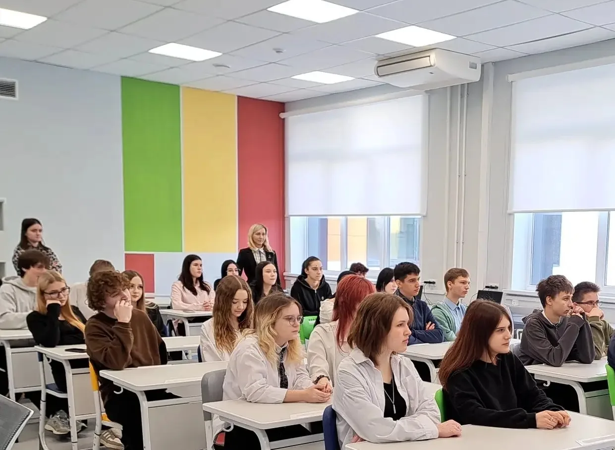 ✅В рамках недели профориентации  "Настройся на будущее"  представители  университетского колледжа ЛГ