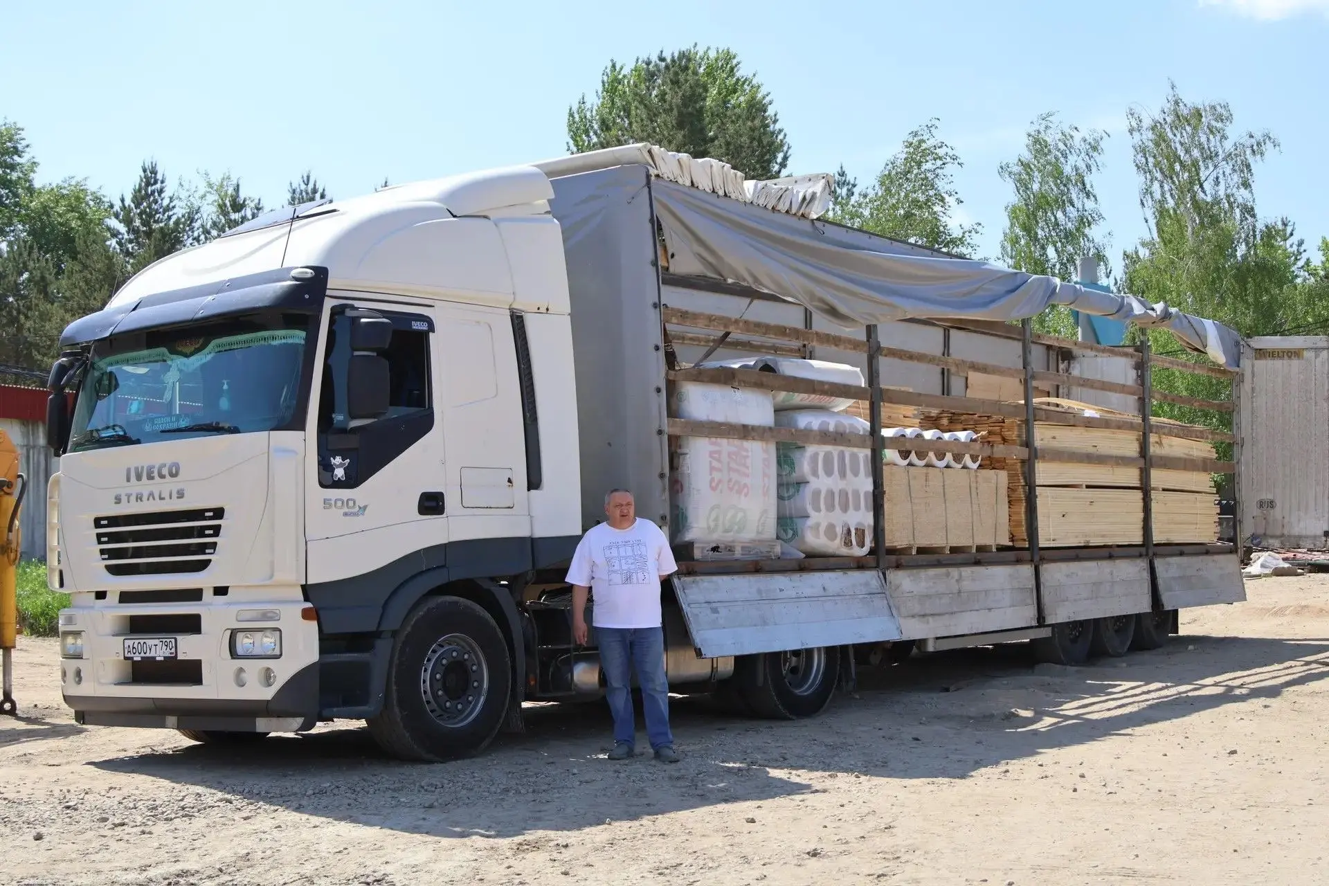 📦 Глава округа Сергей Мужальских передал очередную партию гуманитарной помощи участникам СВО  В горо