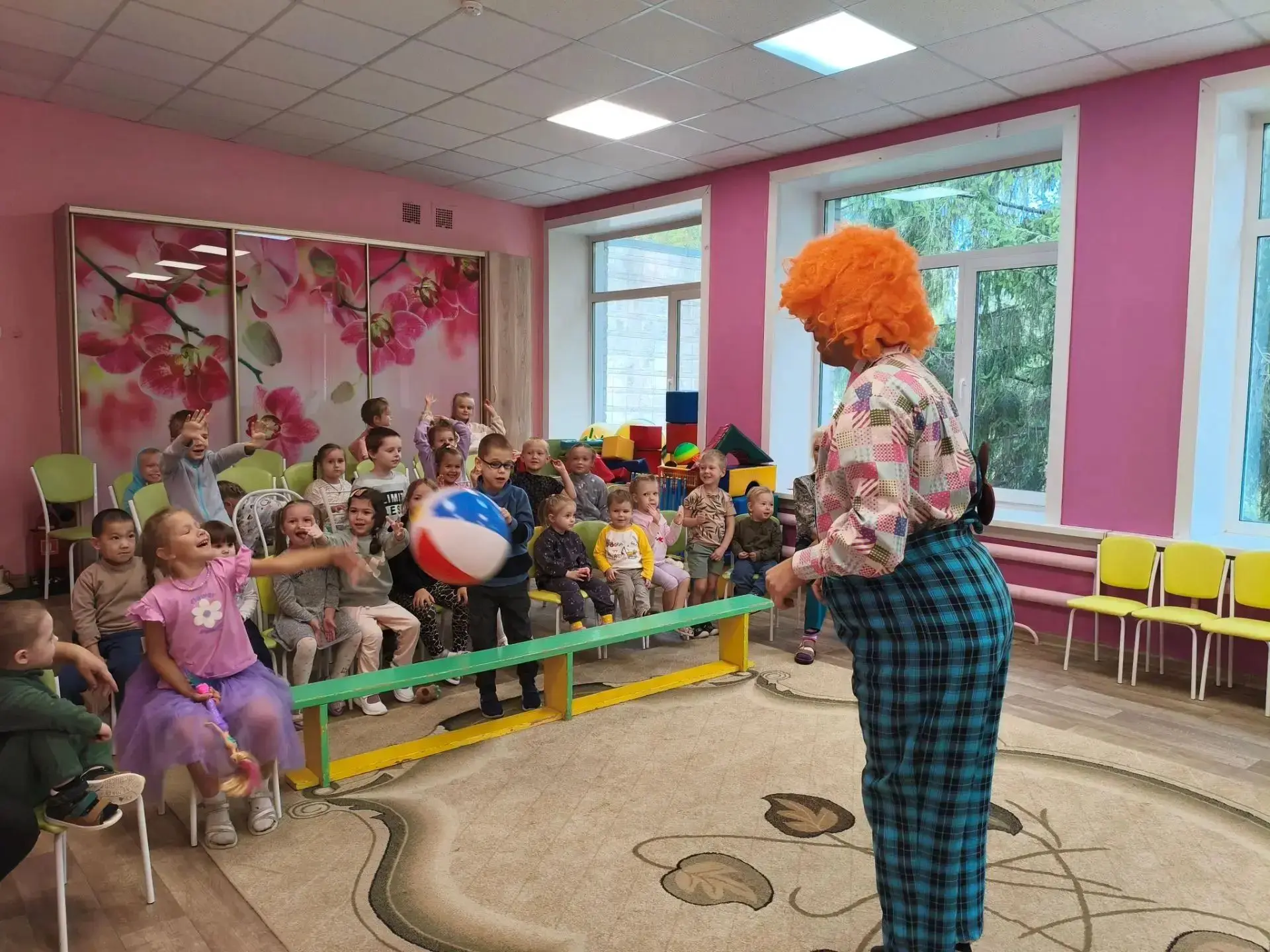 🎭 В дошкольном отделении "Ромашка" ребята посмотрели замечательный спектакль спектакль...