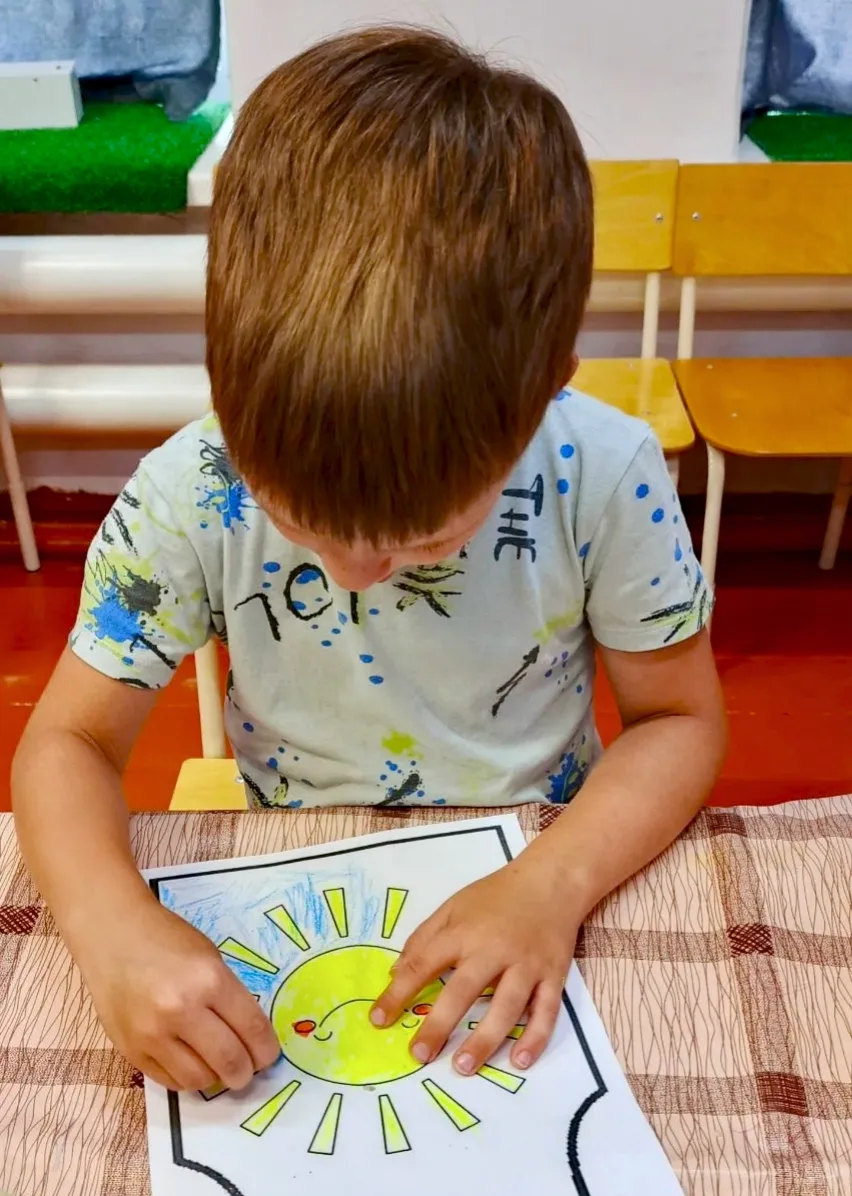 🎨 Юные дизайнеры за работой! 👕

Воспитанники старшей группы «А» приняли участие в интересном занят