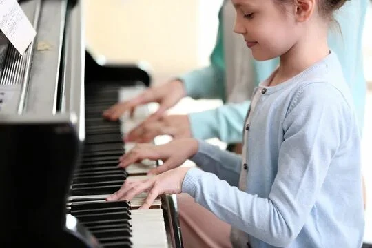 Преподаватель Лепилкина Елена Сергеевна сегодня рассказывает нам о важности игры в ансамбле. 


🎹 И