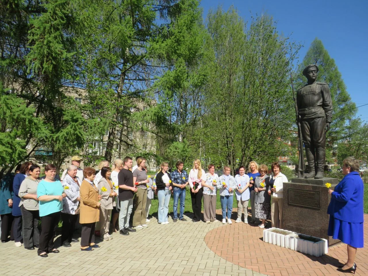 Коллектив библиотеки чтит память о героическом вкладе жителей города в приближение Побе...