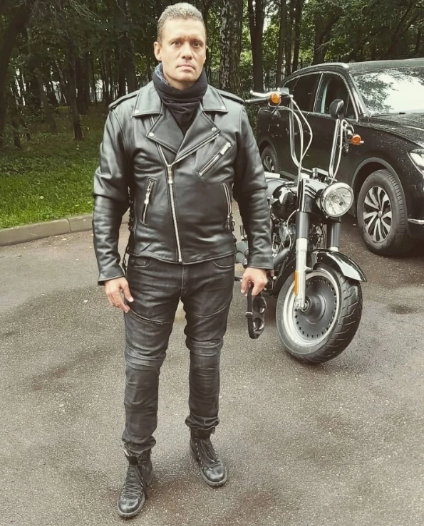 Ксения Собчак напомнила Георгию Филимонову, что он обещал прокатить её на мотоцикле