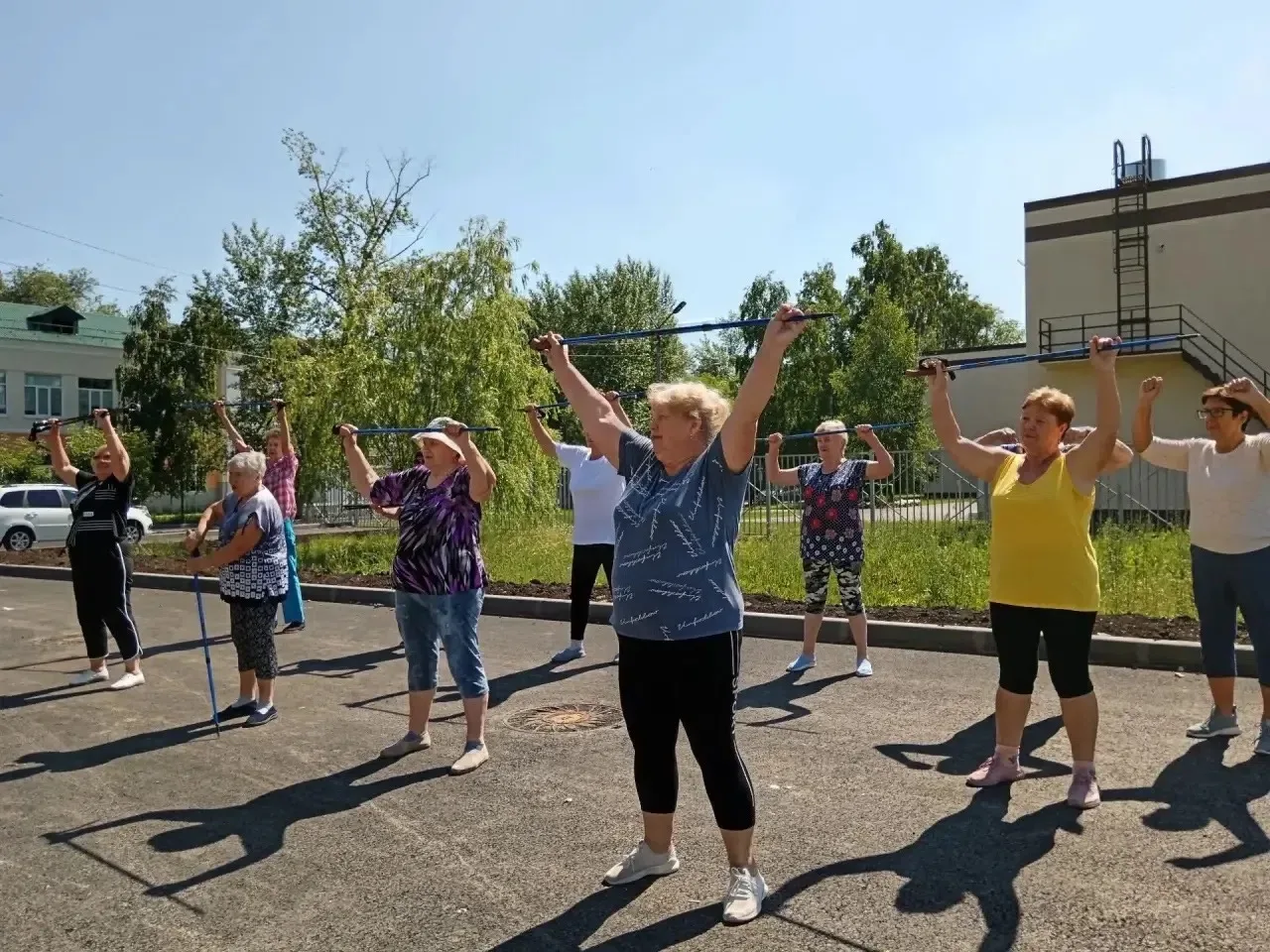 ✨Скандинавская ходьба 

Чтобы поддерживать здоровье и бодрость в пожилом возрасте, необходима правил