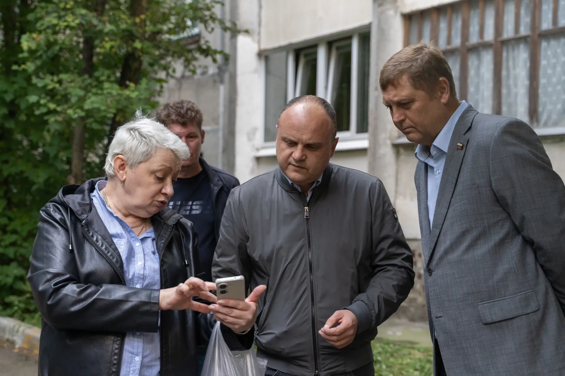 Заместитель главы Жуковского Владимир Ломов провел пеший обход по адресу ул. Нижегородс...
