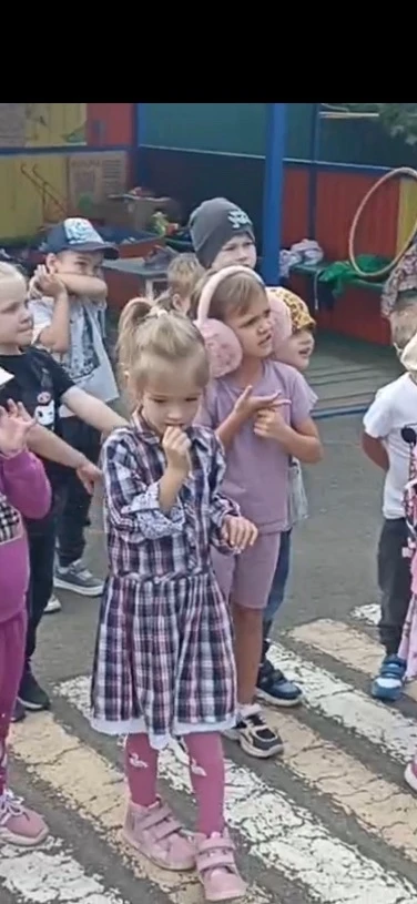 Обратите внимание на Полину 😂