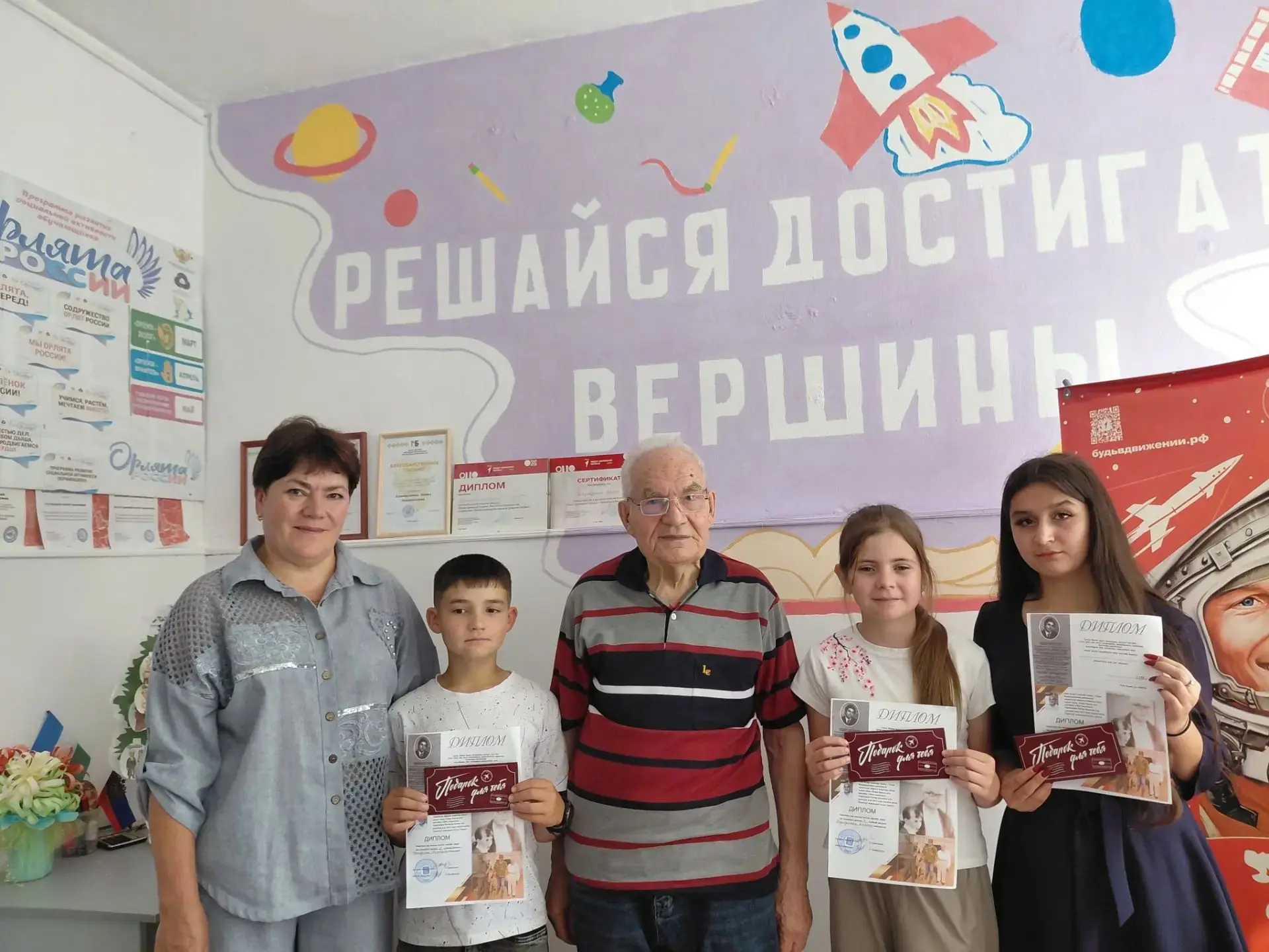 В нашей школе стало доброй традицией отмечать успехи учеников не только оценками в дневнике. 13 июля