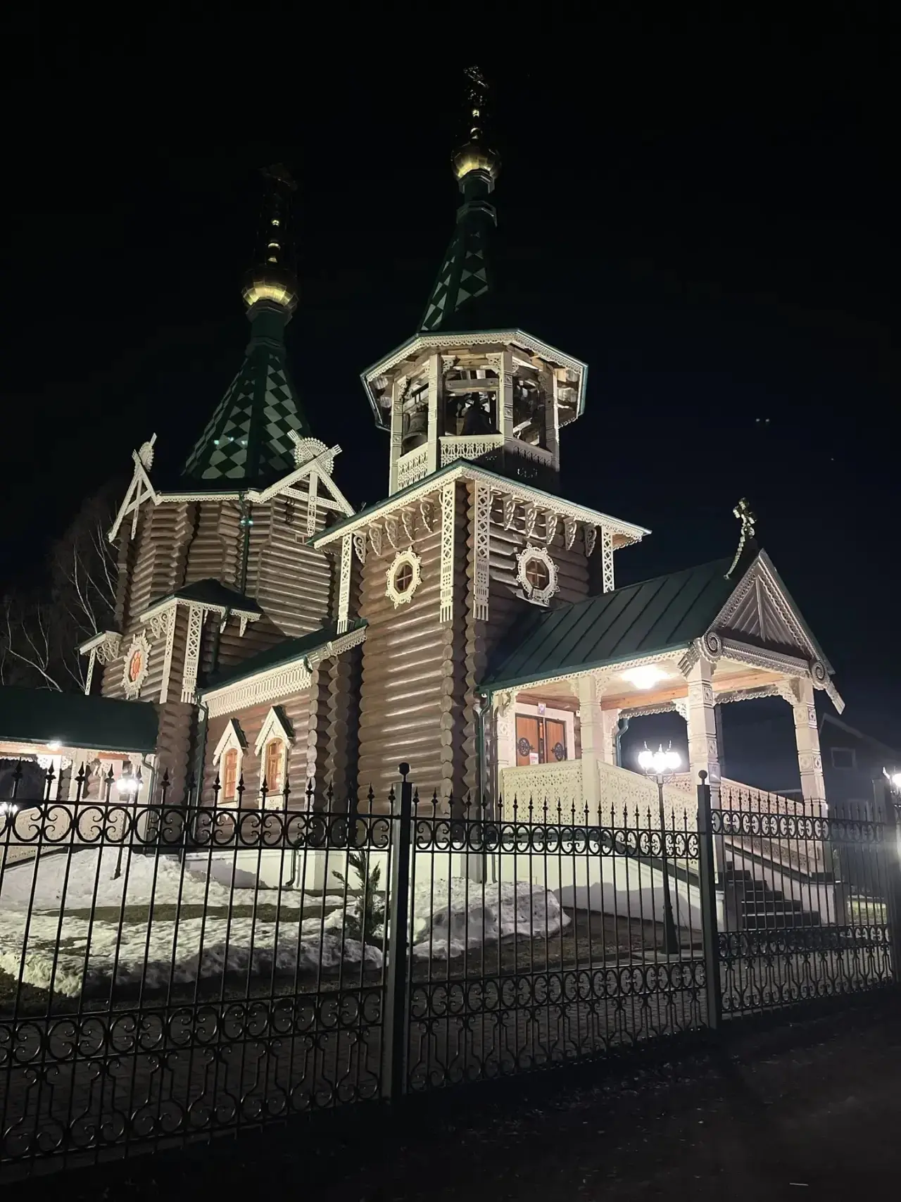 Всех православных поздравляю с великим праздником Воскресения Христова!   Встретил его по традиции в