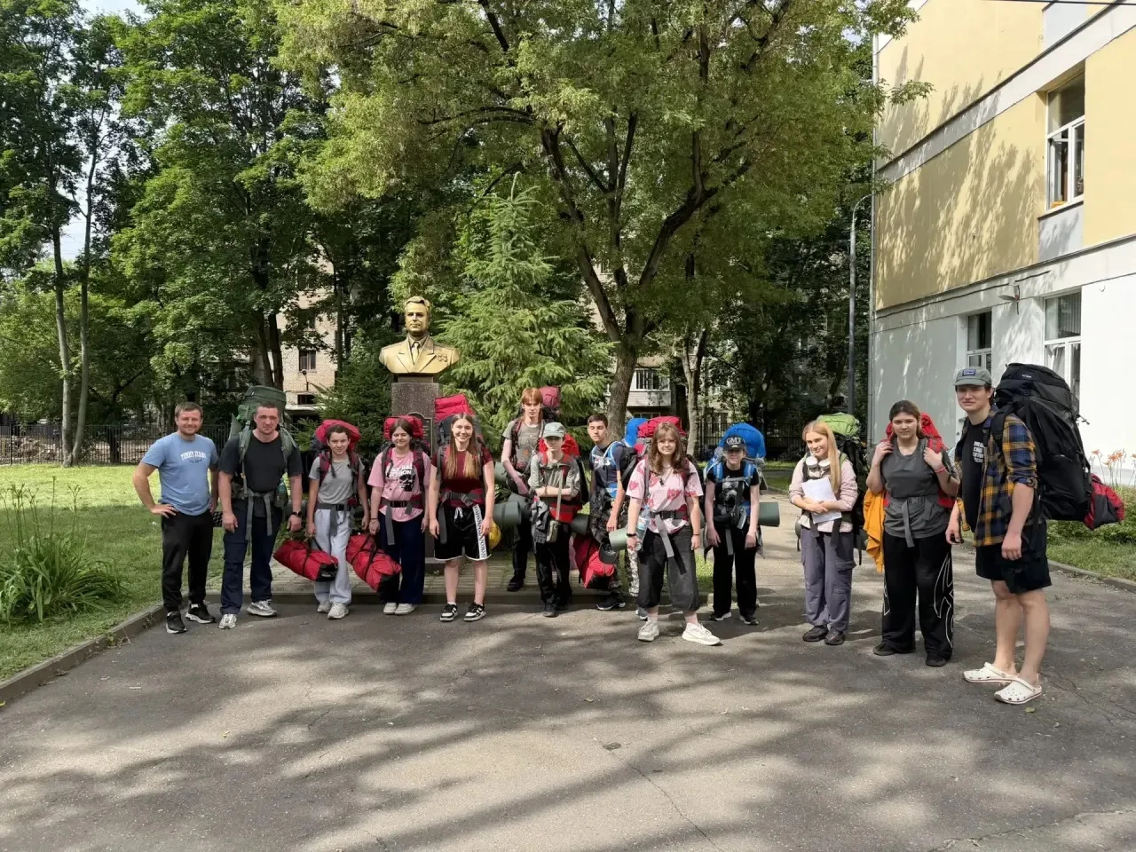Школа № 641 имени Сергея Есенина — на Родине поэта — в рамках конкурса «По пути великих открытий»

Т