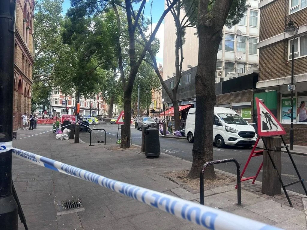 В центре Лондона женщина с ножом напала на прохожих.