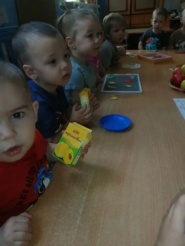 🍓Познавательная беседа прошла в младшей группе. Дети познакомились с пользой витаминов для организм