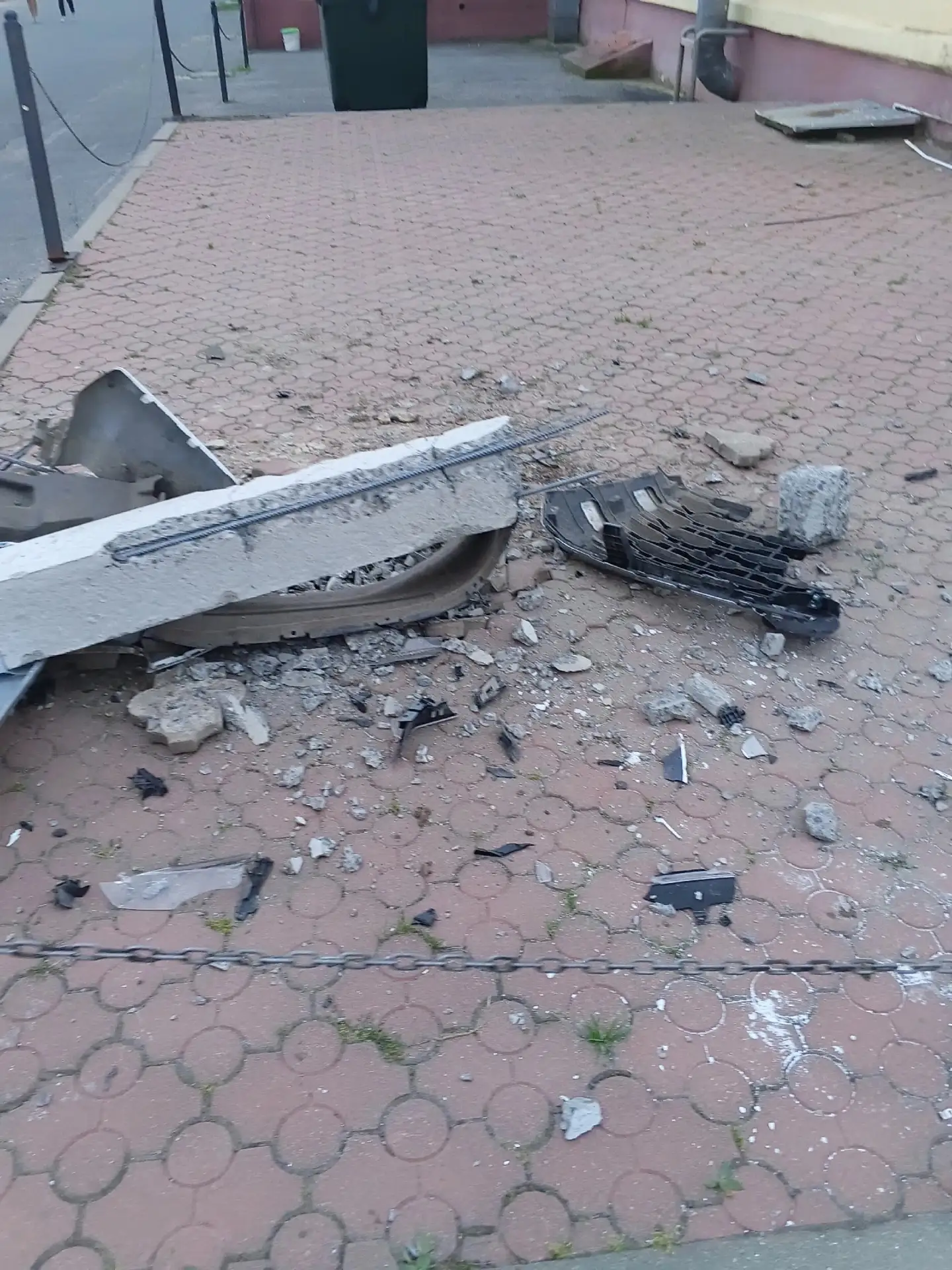 Найдена банковская карта ВТБ на Ленина, 41,обращайтесь в отдел,, Сыры, колбасы"