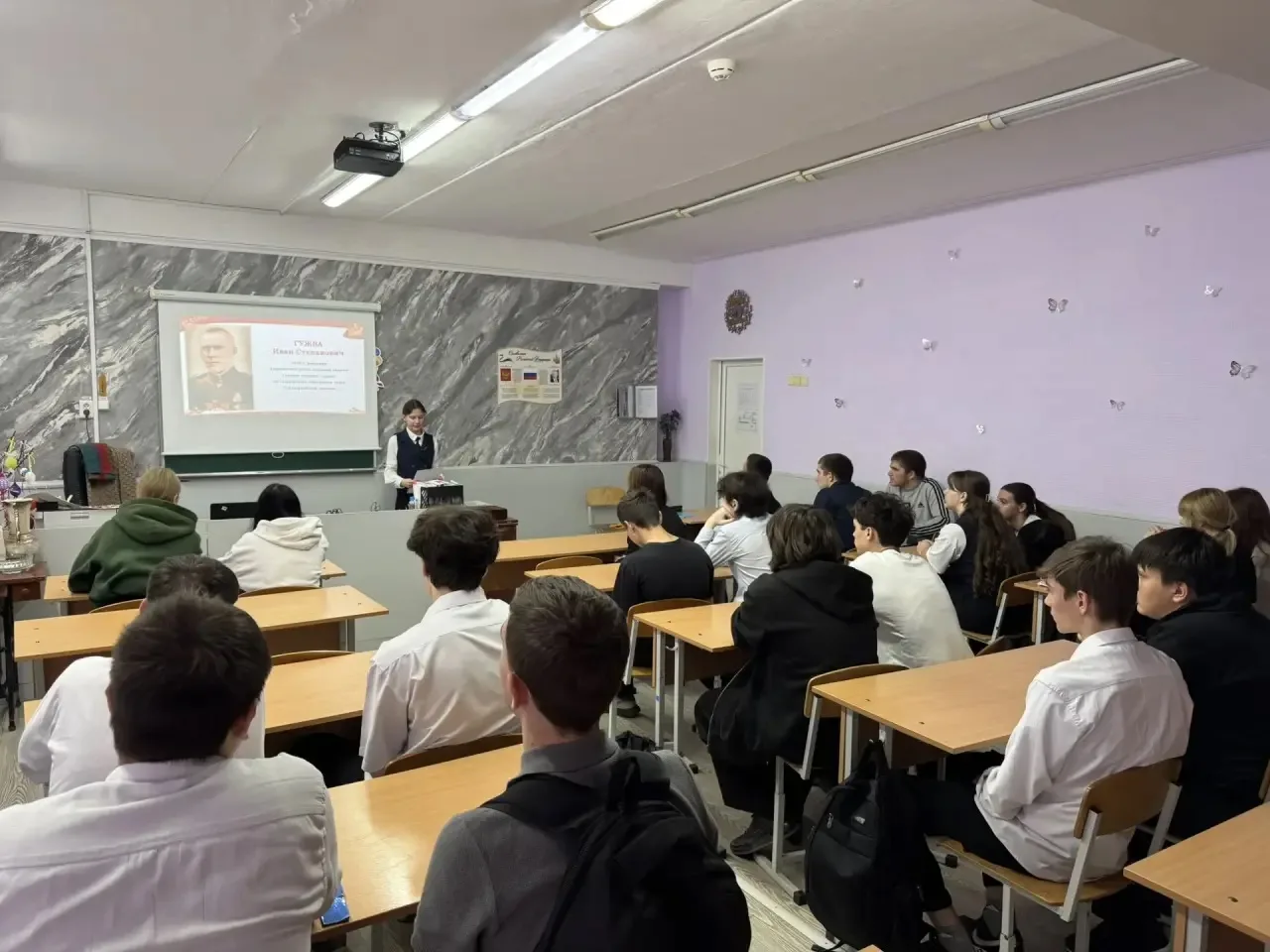 🎗️КЛАССНЫЙ ЧАС🎗️  🎗️Сегодня, в рамках декады классного руководителя, в 9-Б классе проведен классный 