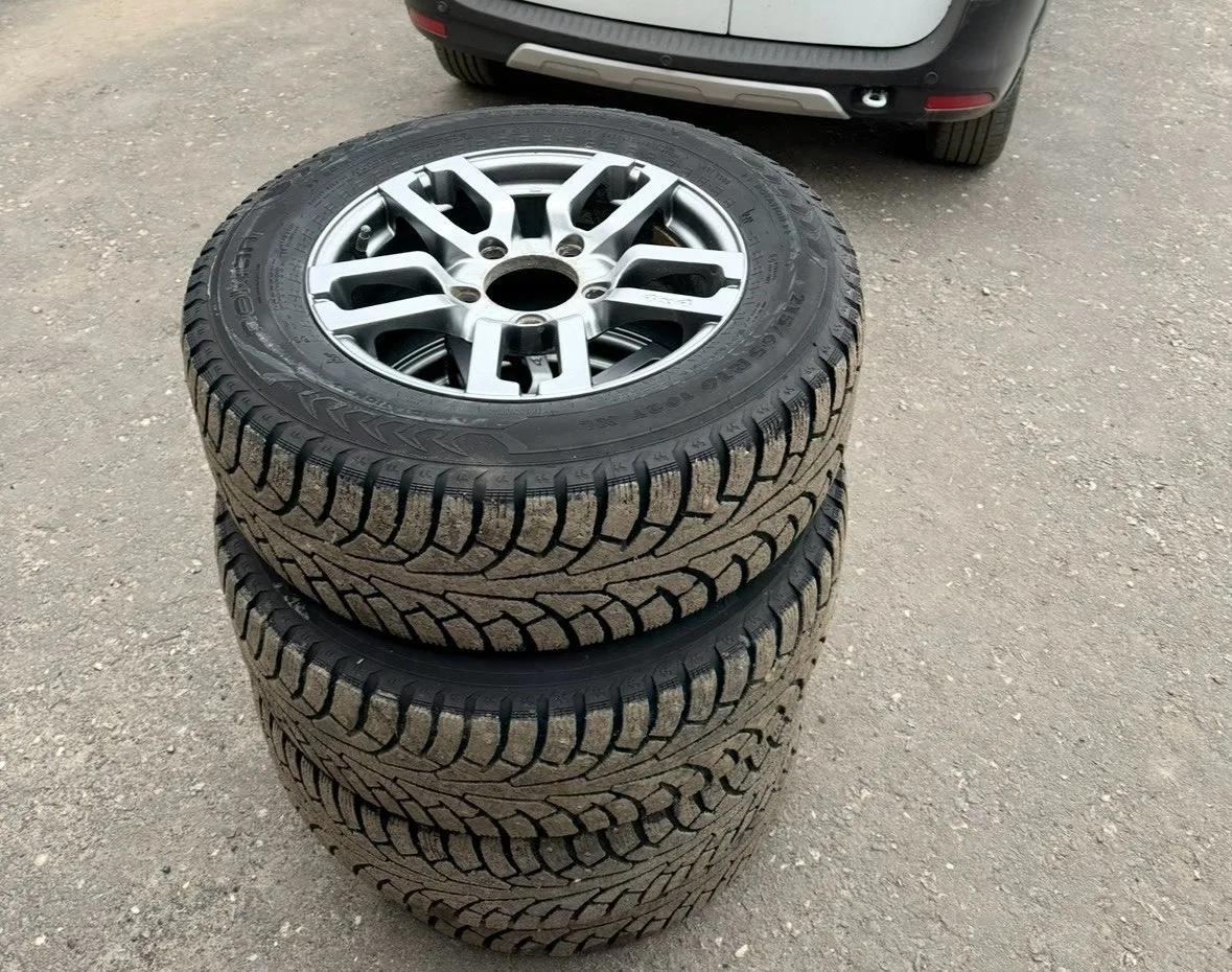 Продам 4 зимних колёса на ниву 215/65 R16 89370260700