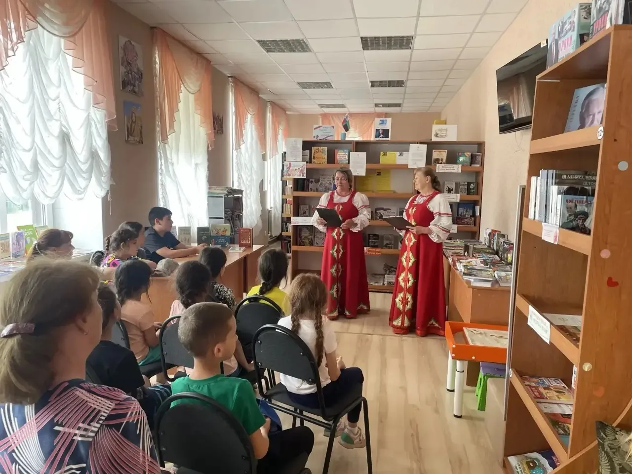 Вчера дети из школьного лагеря «Ромашка» совершили увлекательное путешествие в мир русской культуры 