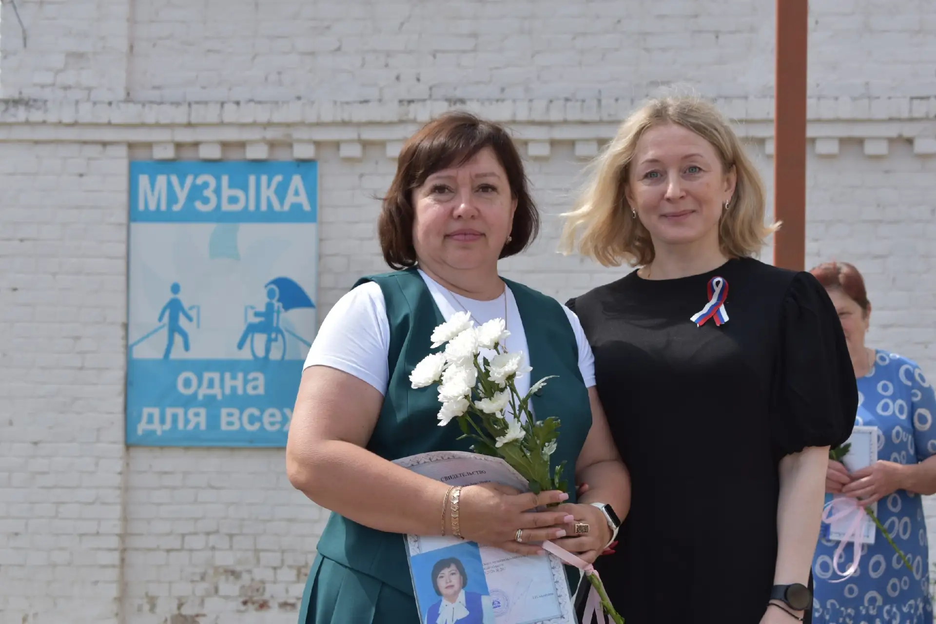✅В  День России состоялось торжественное открытие обновлённой Доски Почёта Пителинского...