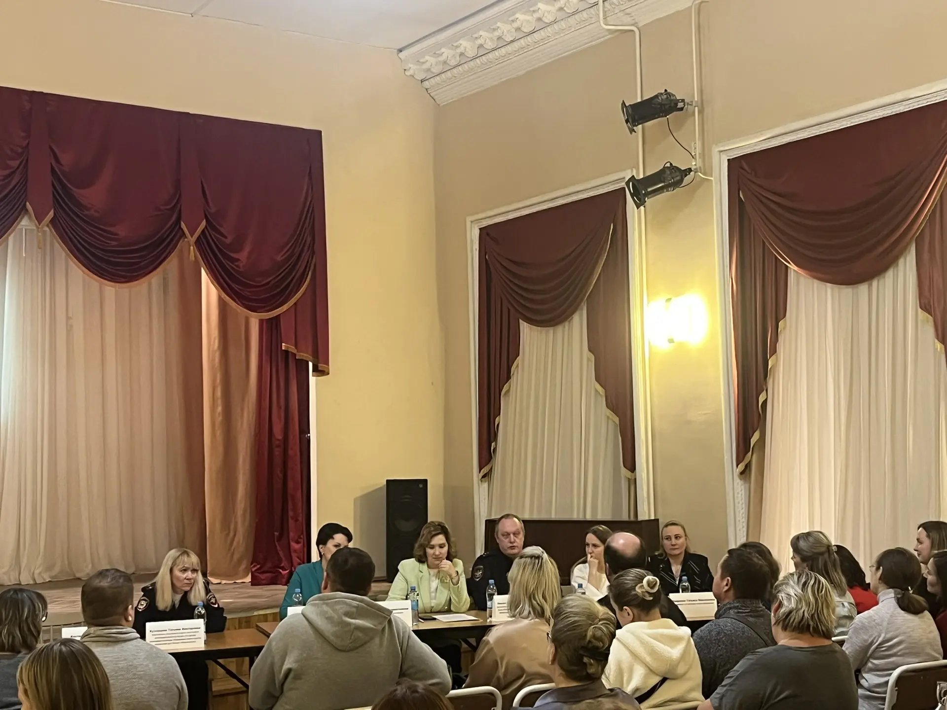 Районное родительское собрание с правоохранителями органами. Тема : "Профилактика вовлечения несовер