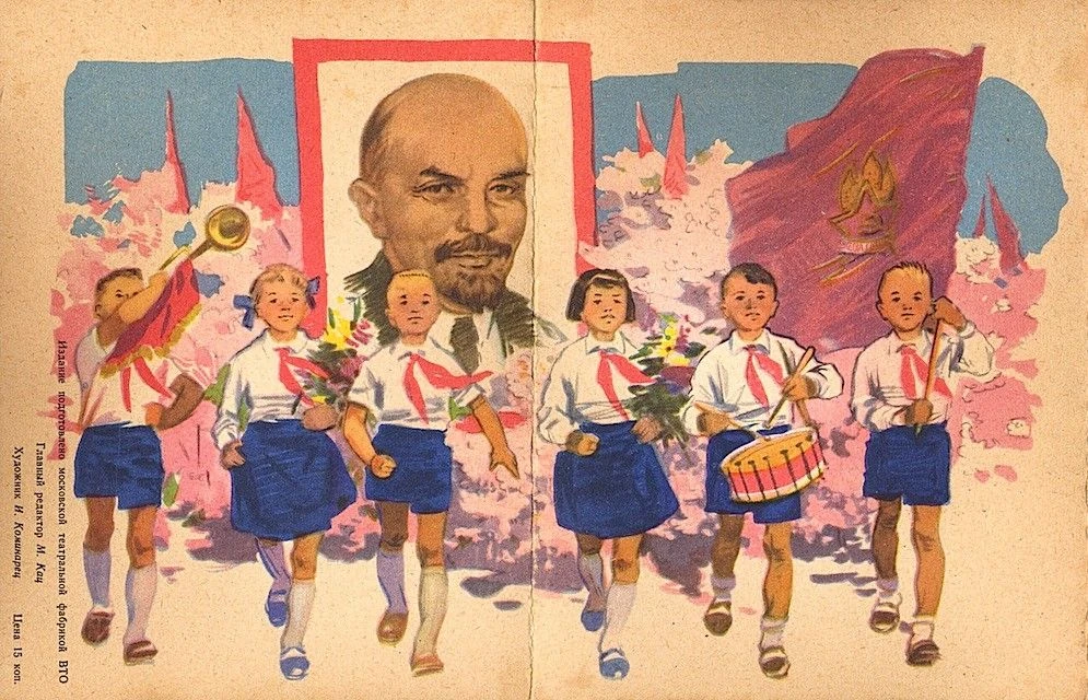ПИОНЕРСКИЕ ПАРАДЫ
Каждый год 19 мая в России вспоминают День пионерии. Для миллионов людей, чье детс