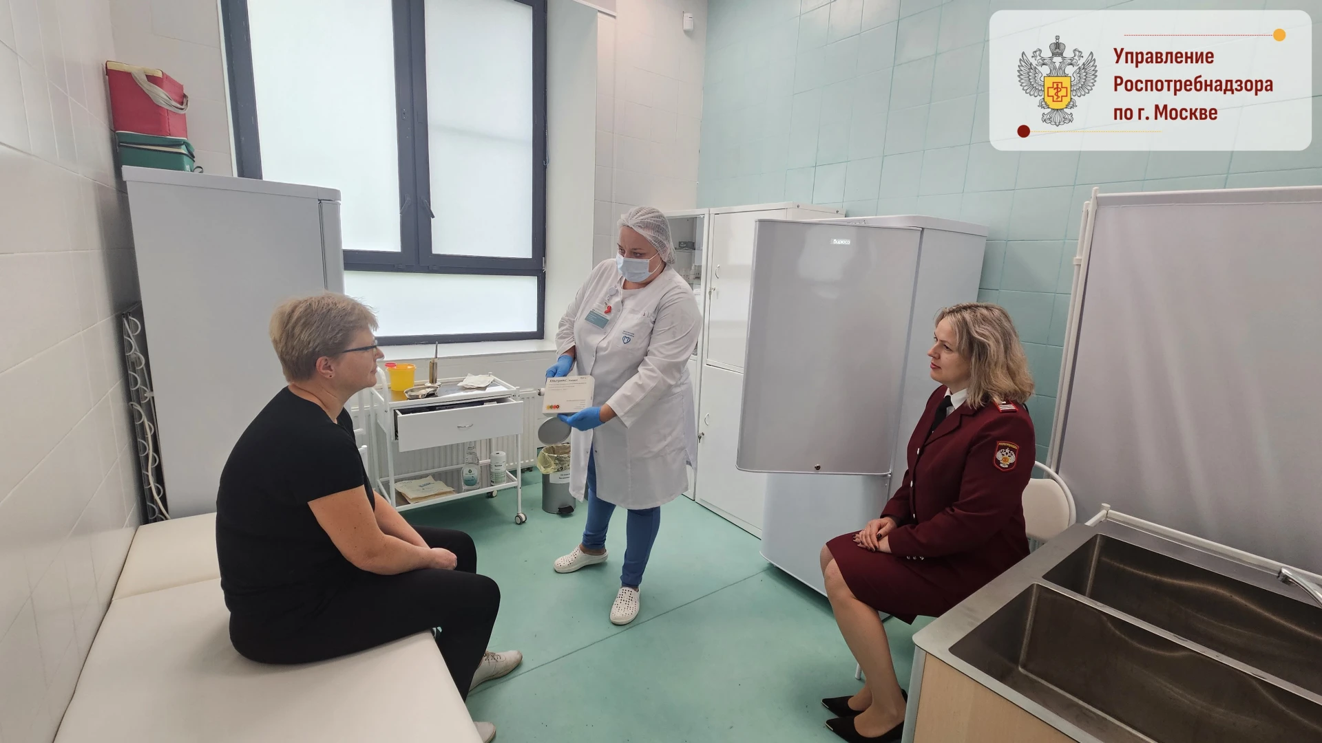 Забота о здоровье школьников начинается с учителей: в школе №1571 прошла выездная вакци...