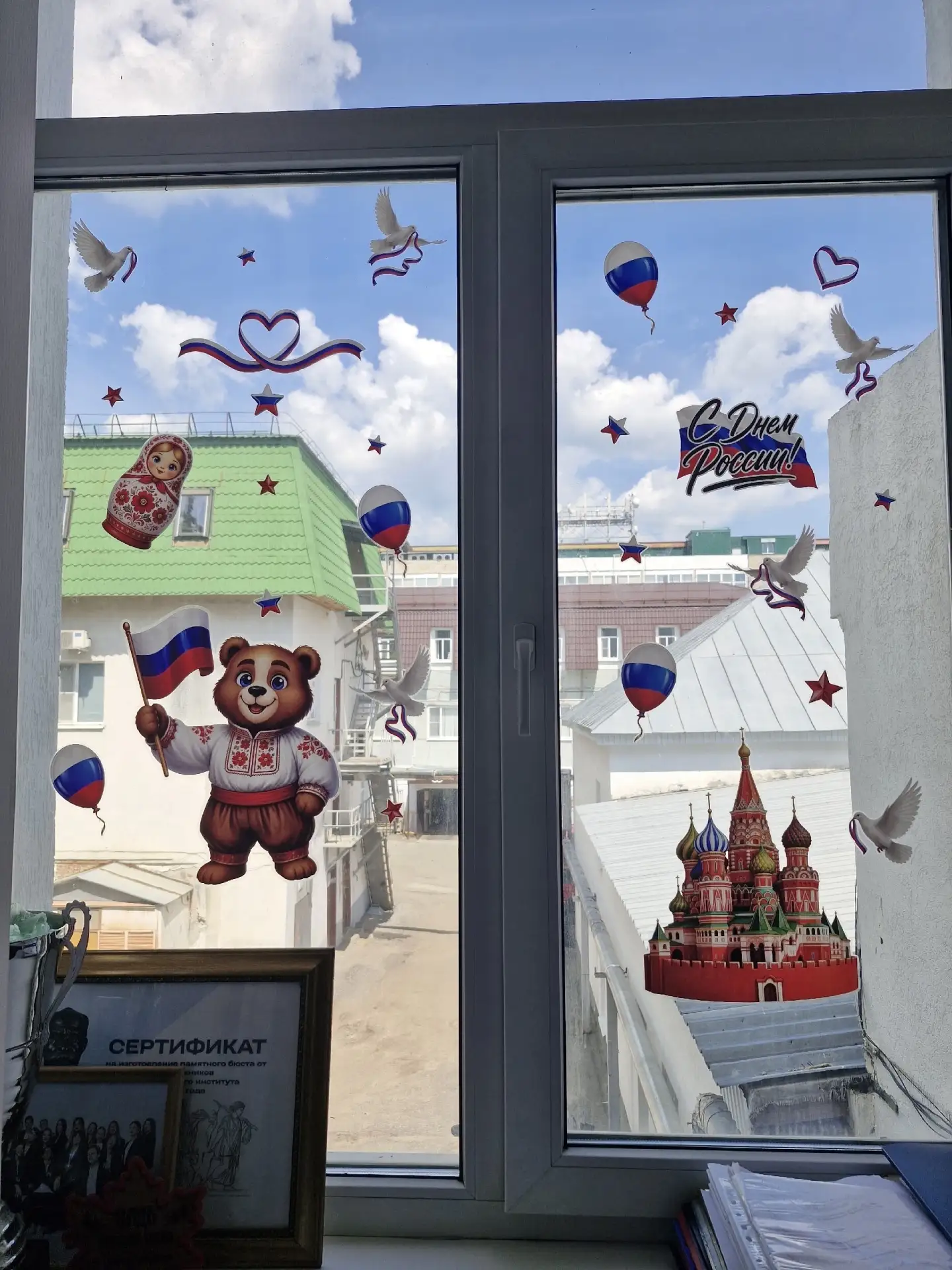 🇷🇺 На этой неделе окна в студенческом городке ПГУ преобразились!