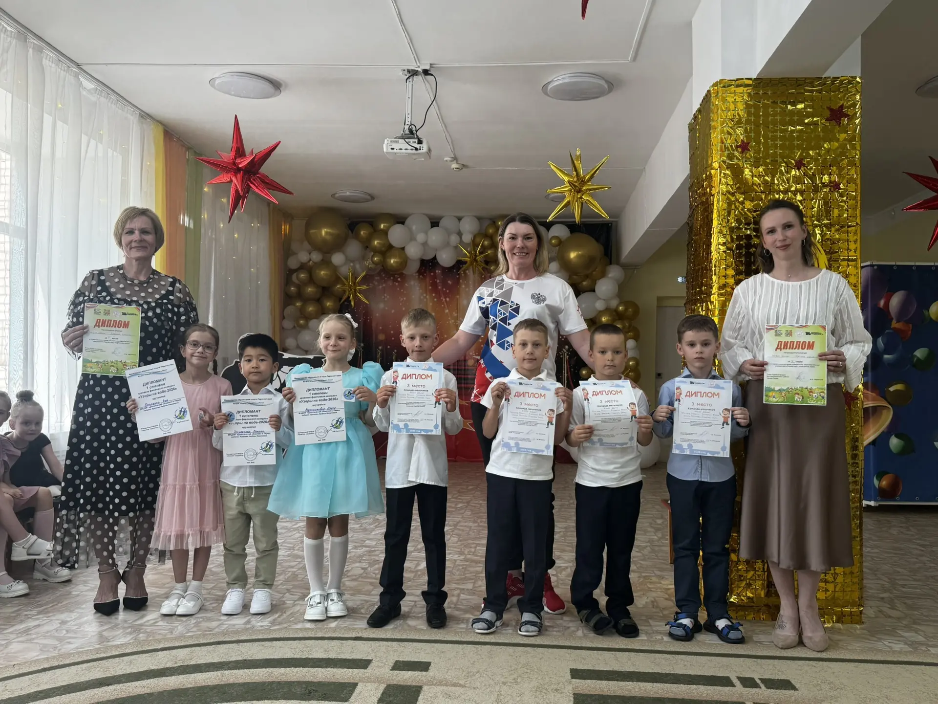 🏆 Наши спортивные звёзды: новые победы подготовишек!  Сегодня в корпусе №4 прошла торжественная цере