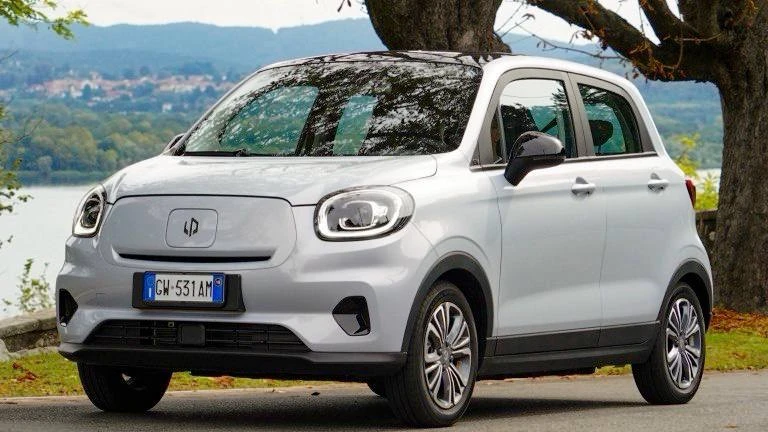 Китайская Leapmotor предлагает европейцам автомобиль Т03 за 4500 в месяц.

Цена вдвое ниже чем у бли