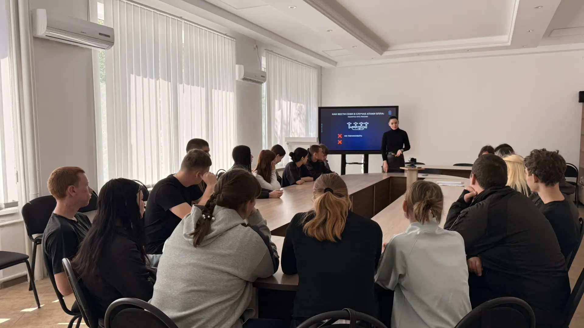 🛡Безопасность превыше всего: цикл профилактических мероприятий в ХАУ!  📌Студенты ХАУ и Скадовского а
