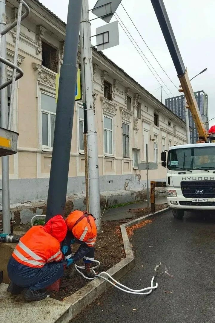 На пересечении улиц Воровского и Октябрьской революции установлены светофоры