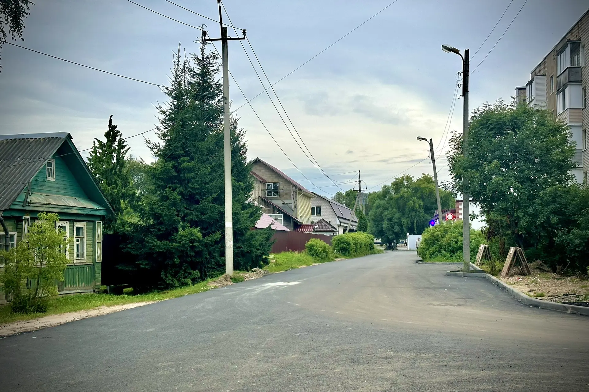 🛣️ В Лихославле продолжается ремонт дорог