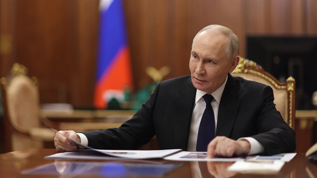 Уважаемые друзья!  Поздравляю вас с Днём геолога.  Вы посвятили себя непростой, но исключительно важ