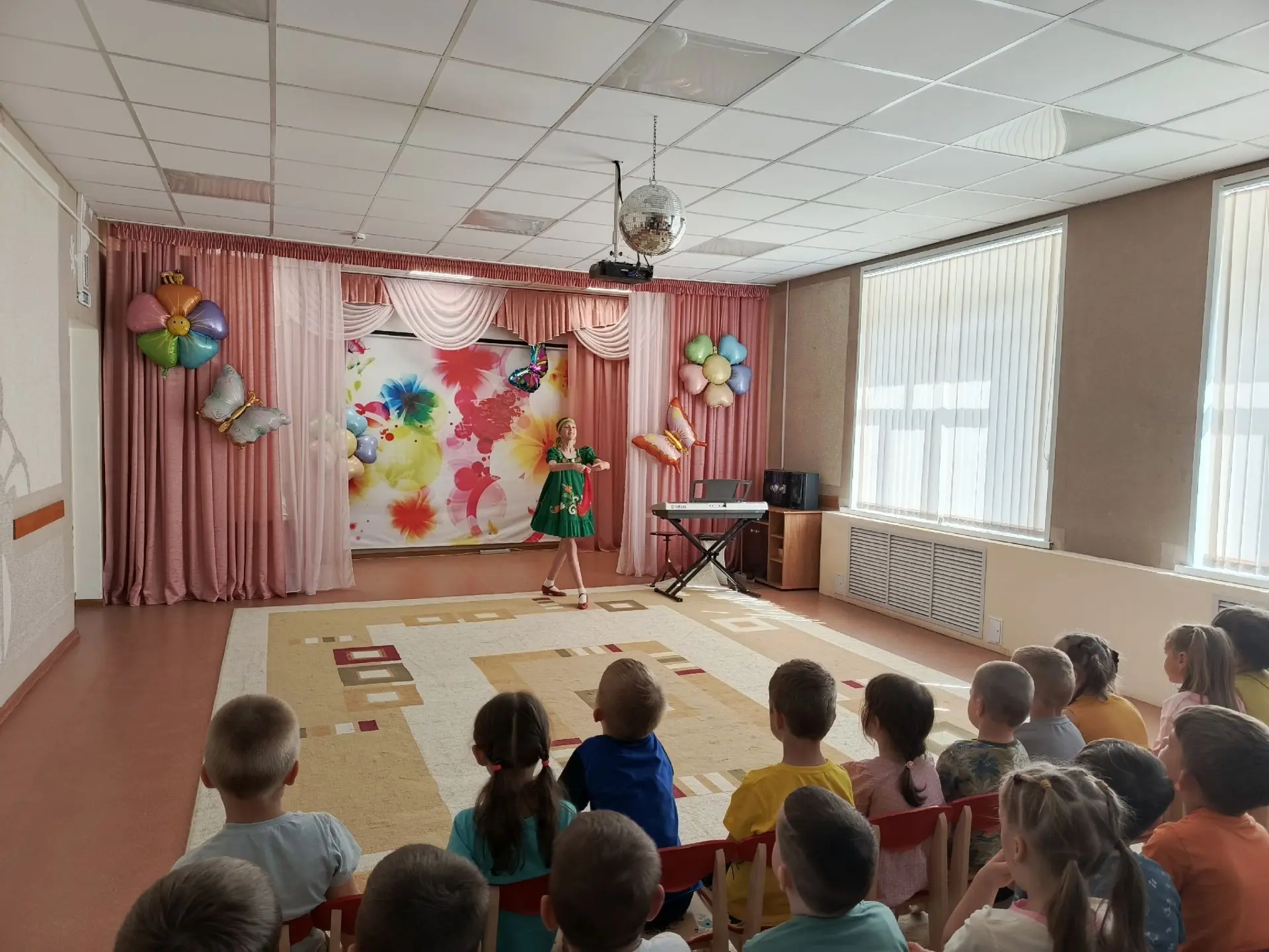 🌟 Сегодня к нам в детский сад в гости приезжали талантливые дети и их преподаватели из МАУ ДПО "Дет