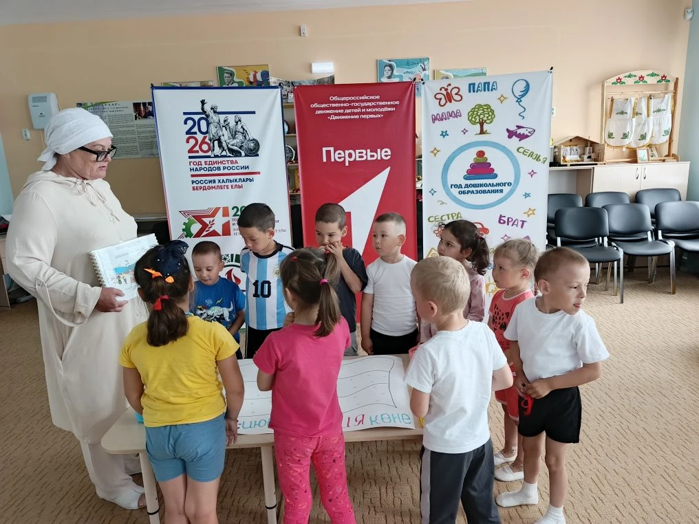 12 июньдә илебездә Россия көне билгеләп үтелә. 
Бу бәйрәм күпмилләтле халкыбызның бердәмлеген символ