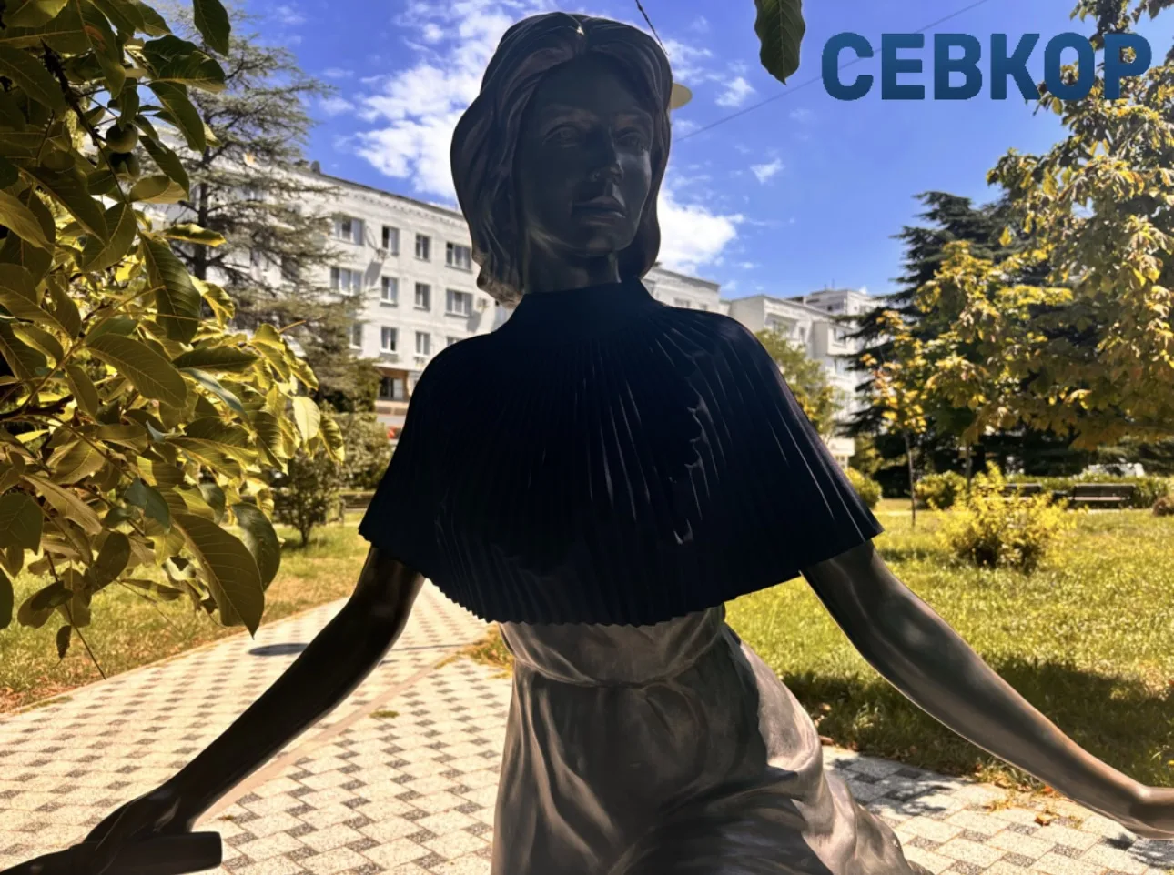 Севастопольцы начали преображать парковые скульптуры 

Теперь скульптура «Девушка на велосипеде» на 