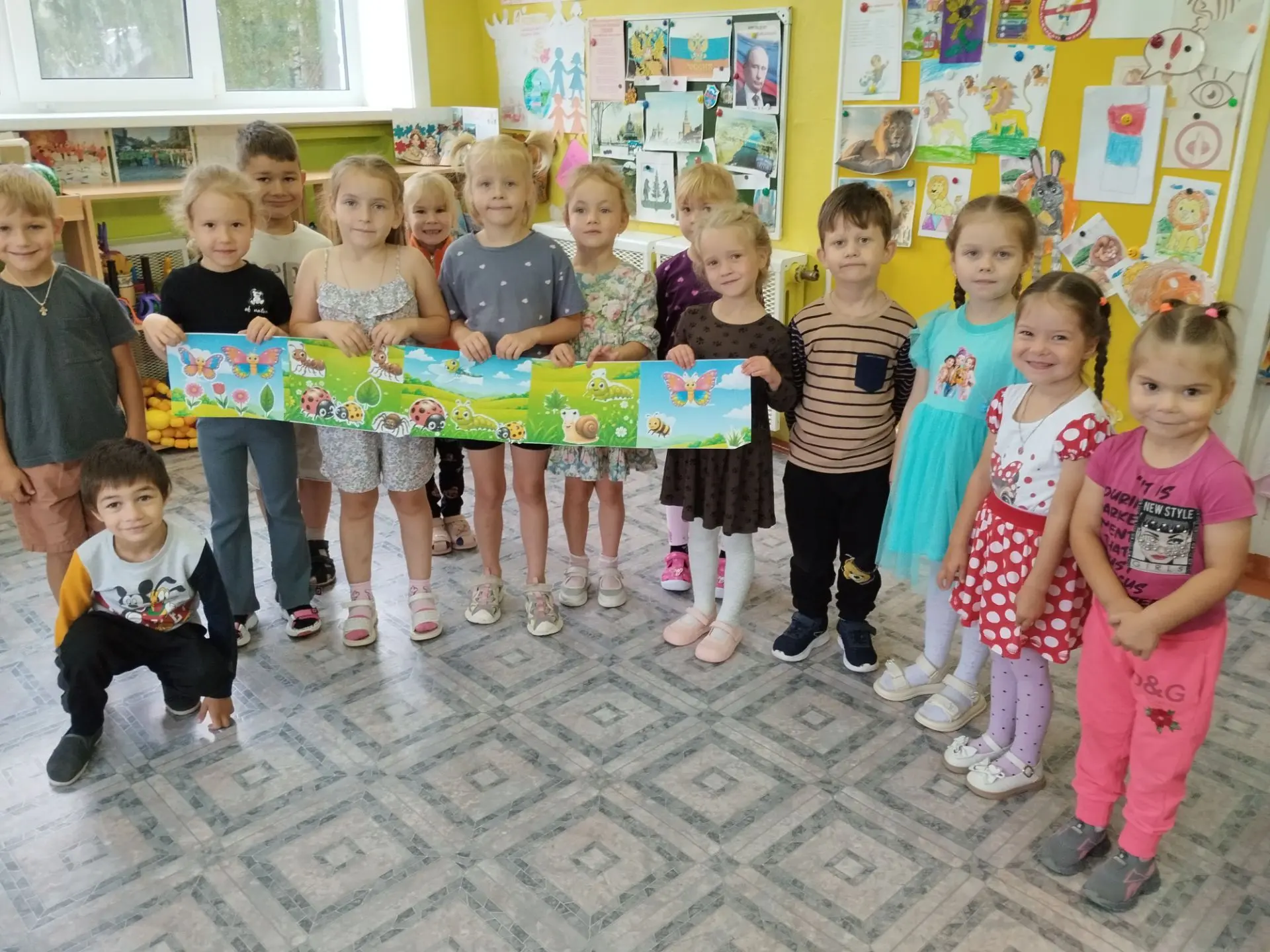 Коллективная аппликация "Насекомые на лугу"🌼🍀🐛🐜🐝🐞🕷️🦋🦗