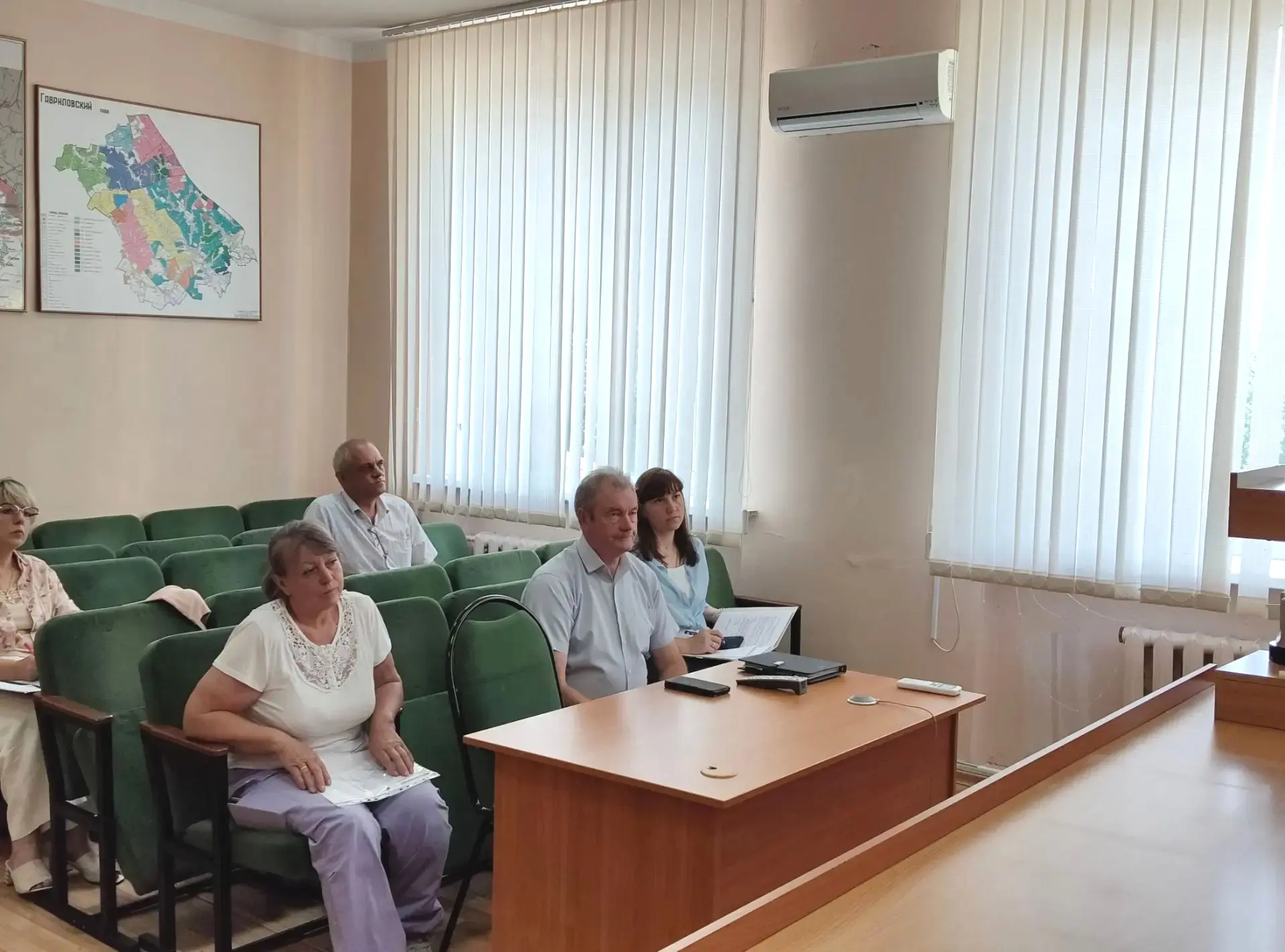 📍Приём граждан в Общественной приёмной главы региона в администрации округа состоялся посредством В