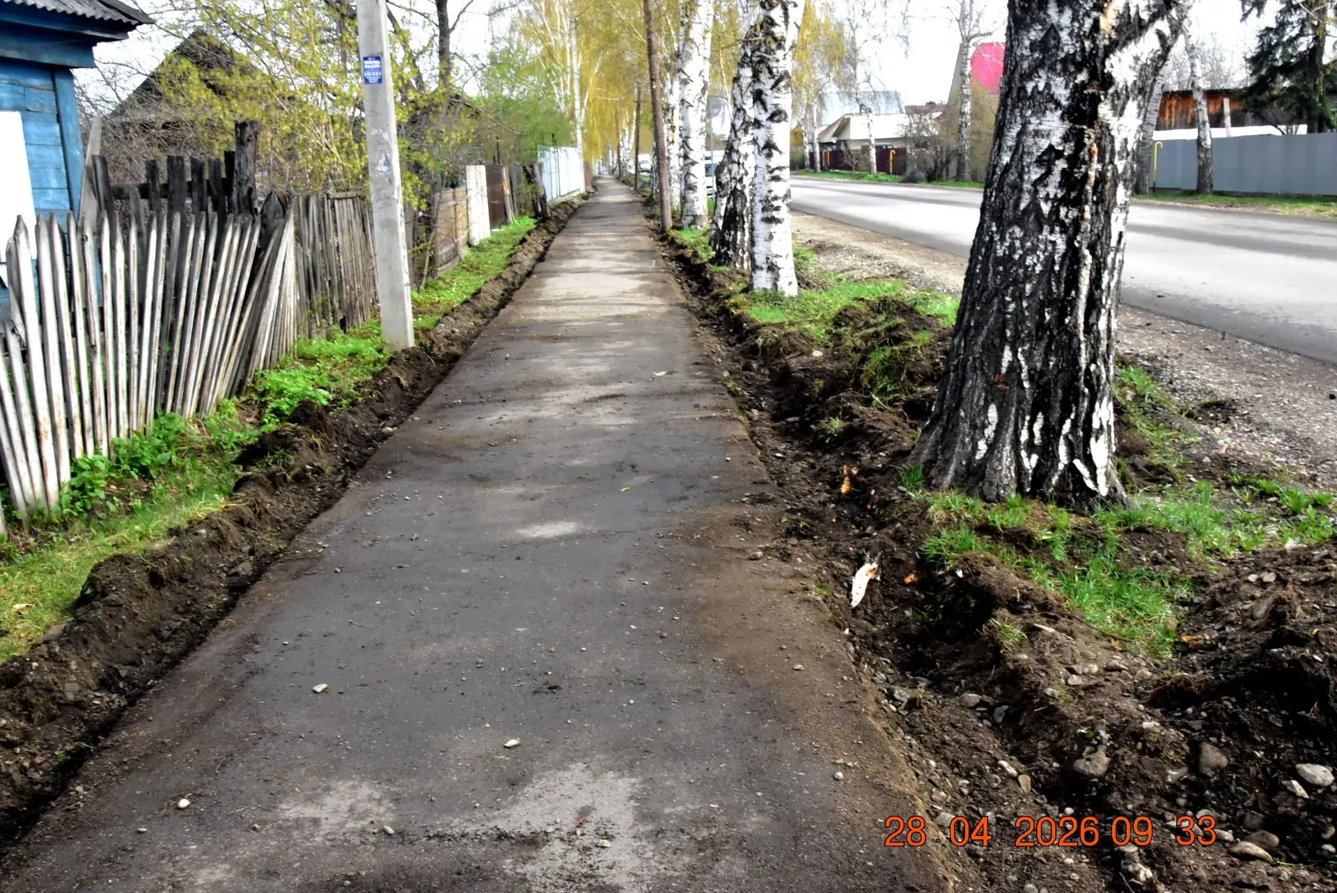 В райцентре Алтайское начались работы по устройству тротуара по улице Советской от дома...